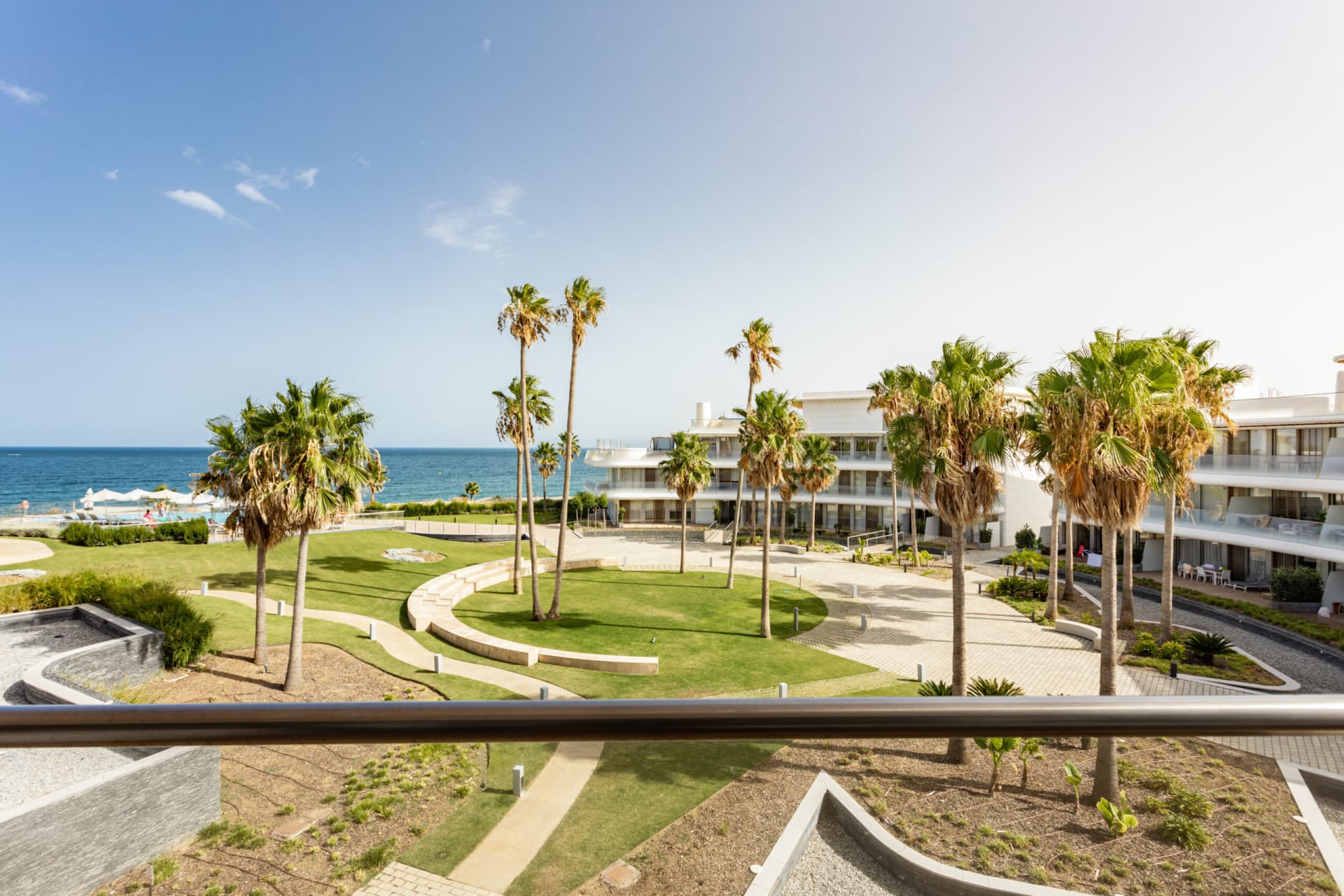 Luxuriöses First-Line Beach Apartment in Bahía de Estepona — photo 1
