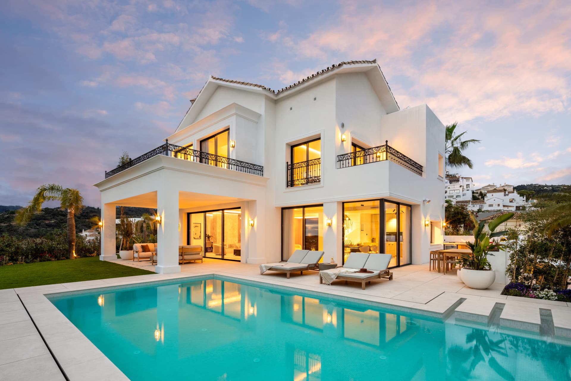 Moderne mediterrane Villa in Los Arqueros, Benahavis: Luxus, Aussicht und Lifestyle — photo 1