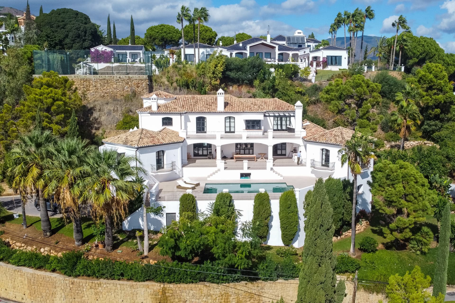 Villa in El Madroñal, Benahavis mit atemberaubendem Panoramablick auf das Meer — photo 1