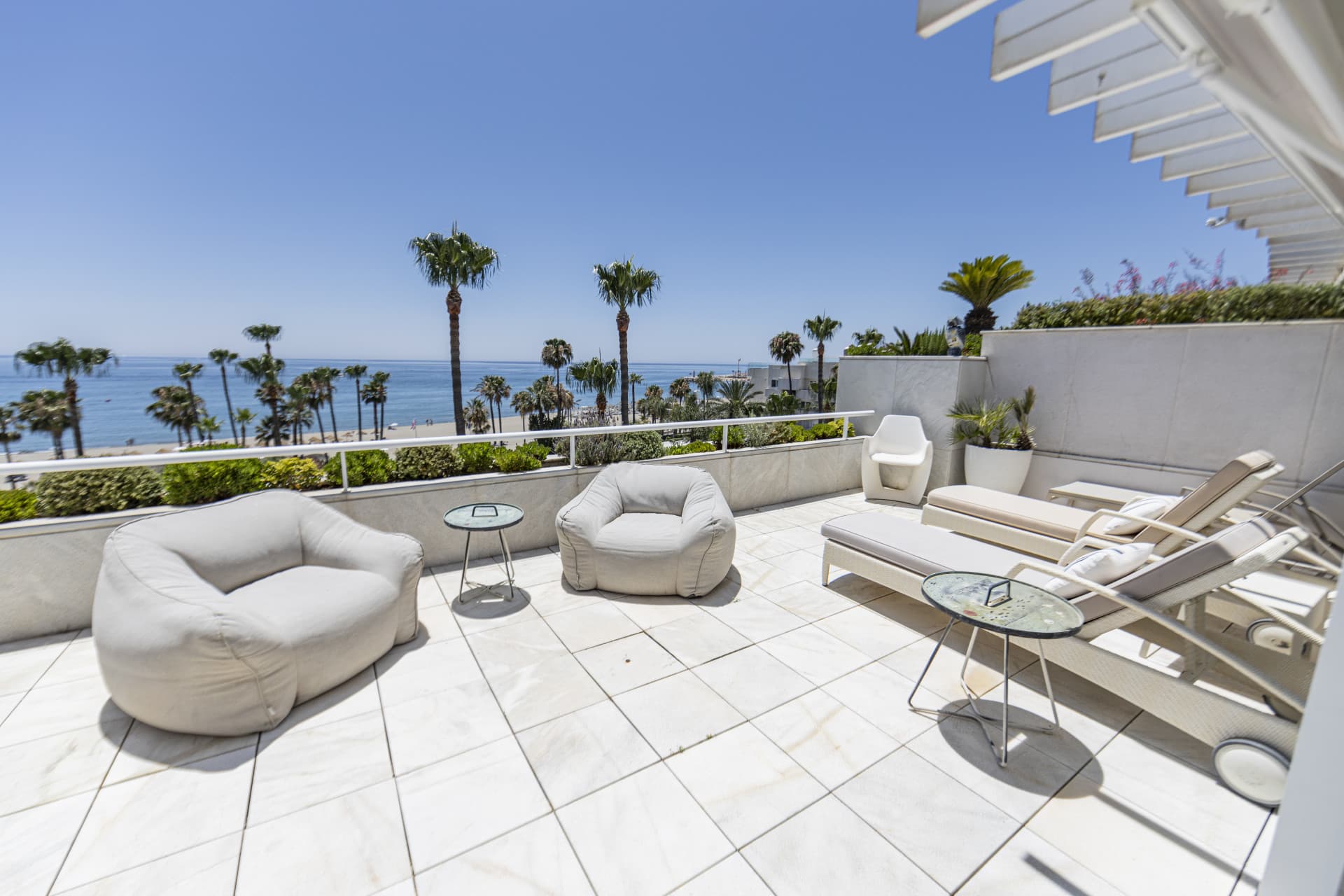 Luxuriöses Penthouse am Strand in Los Granados, Marbella — photo 1