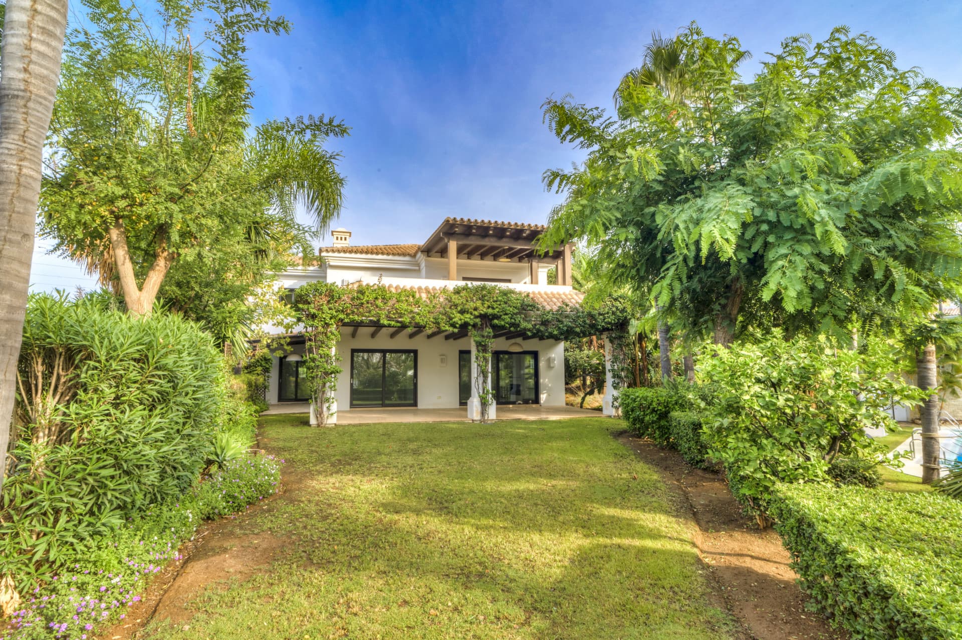 Exclusieve 6-slaapkamer villa in Lomas de Magna, Marbella — photo 1