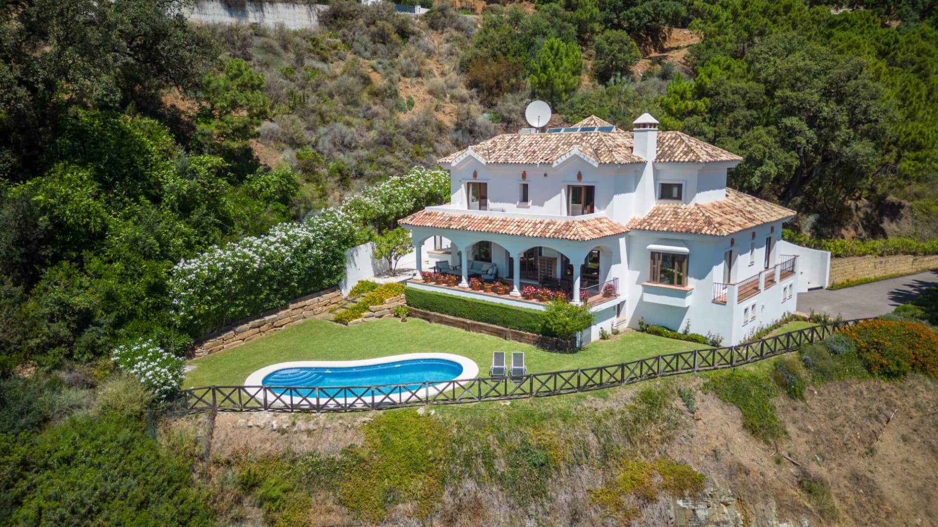 Exquisite Villa mit Panoramablick auf das Meer in Monte Mayor, Benahavis — photo 1