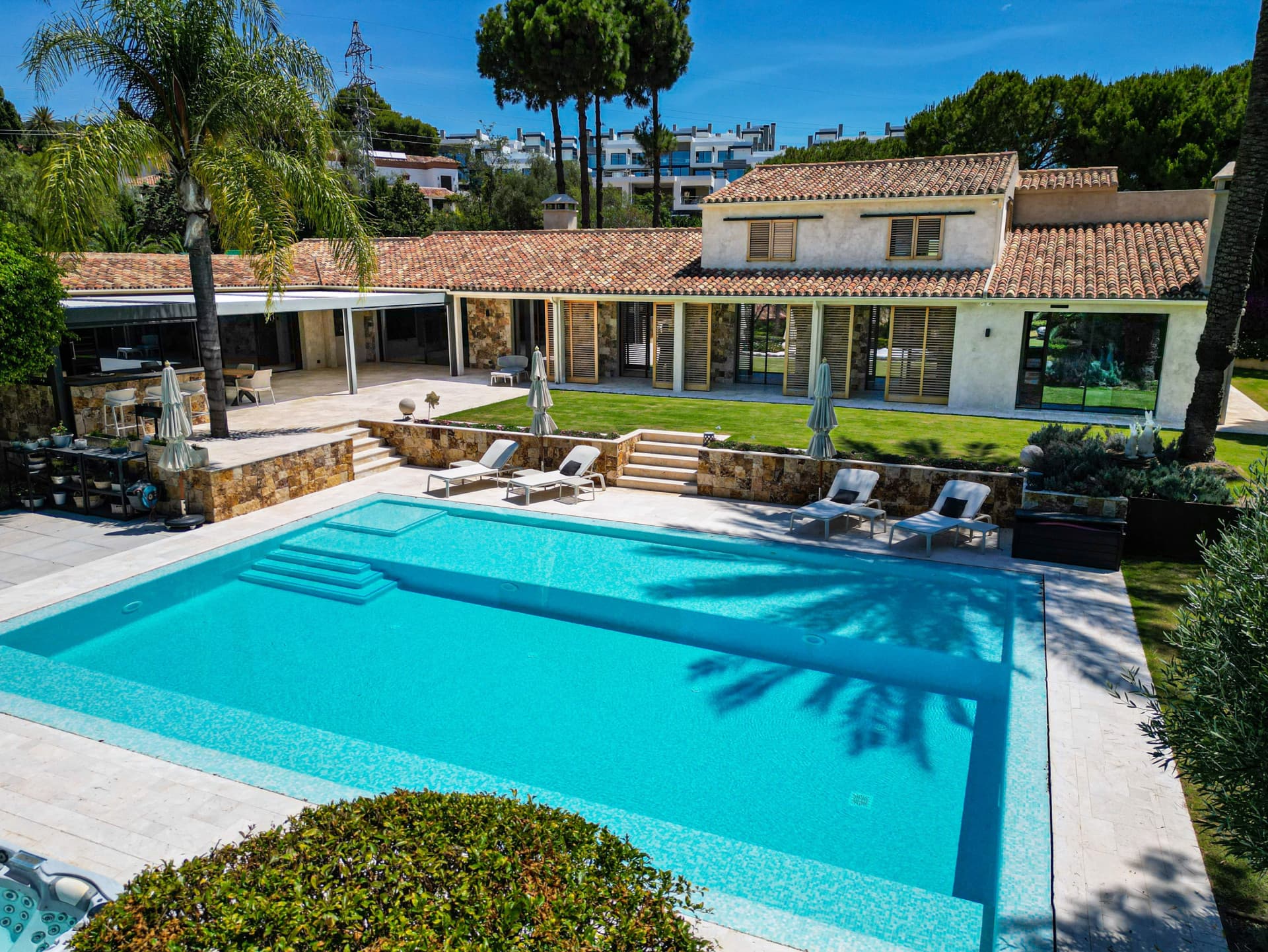 Villa de lujo Ibiza-Style con vistas panorámicas en Marbella — photo 1
