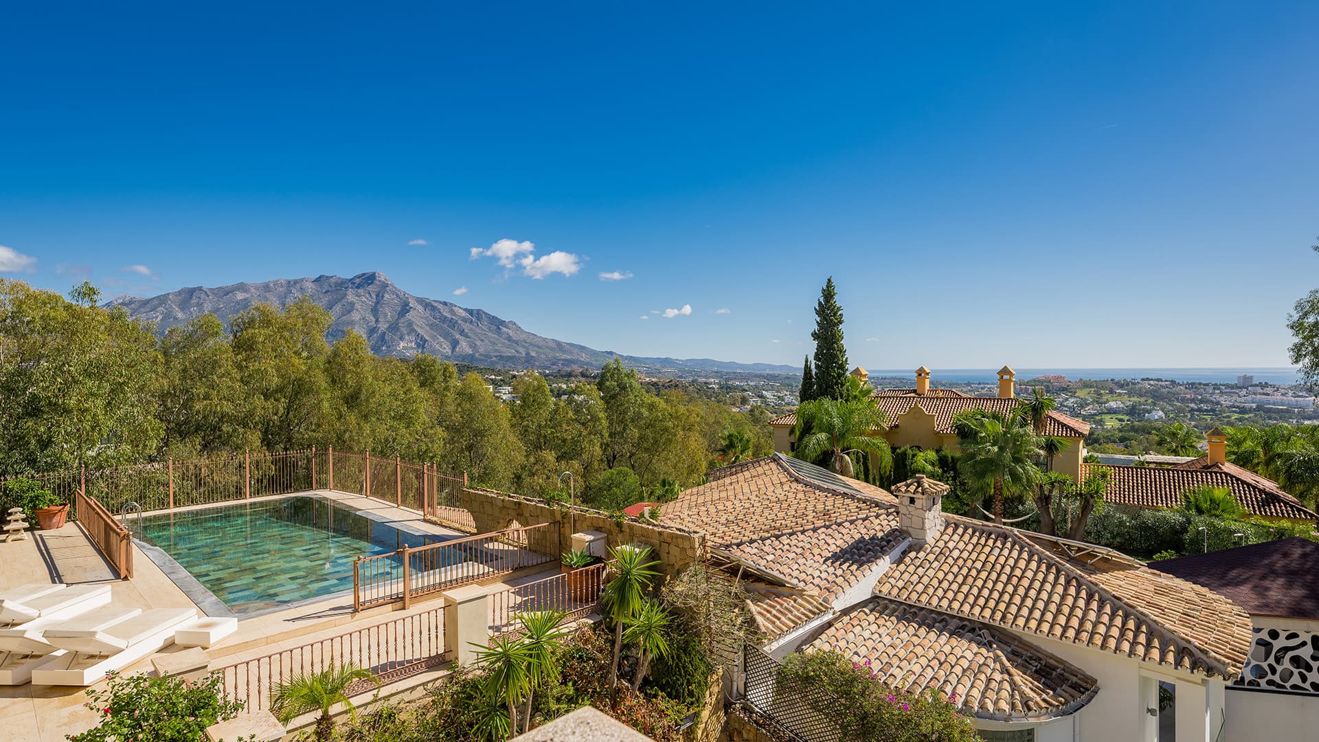 Luxuriöse Villa mit 7 Schlafzimmern in Exclusive El Herrojo, Benahavis — photo 1