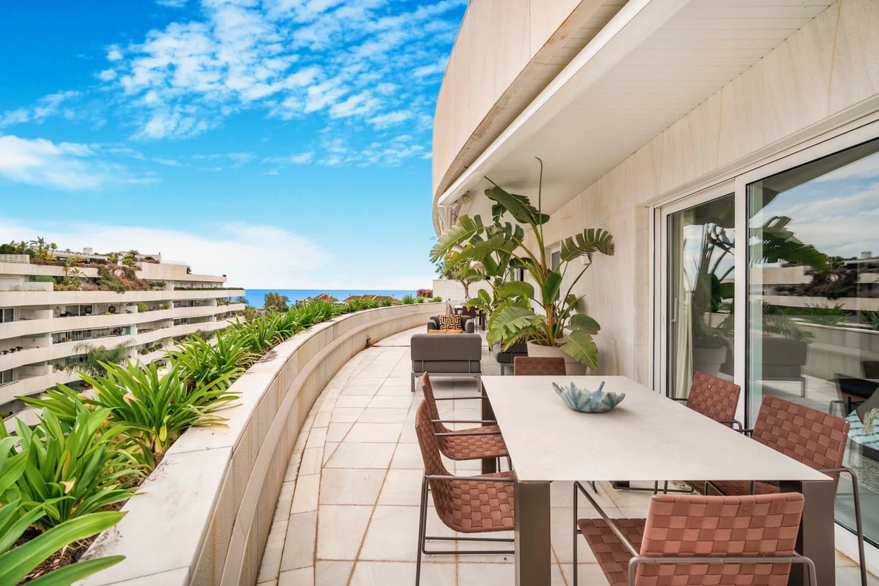 Opulent Duplex Penthouse in El Embrujo Banús, Marbella — photo 1