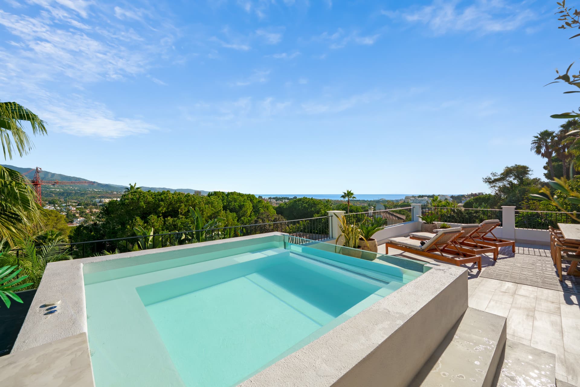 Luxuriöse Villa mit 6 Schlafzimmern mit herrlichem Panoramablick in Prestigious Nueva Andalucia, Marbella — photo 1
