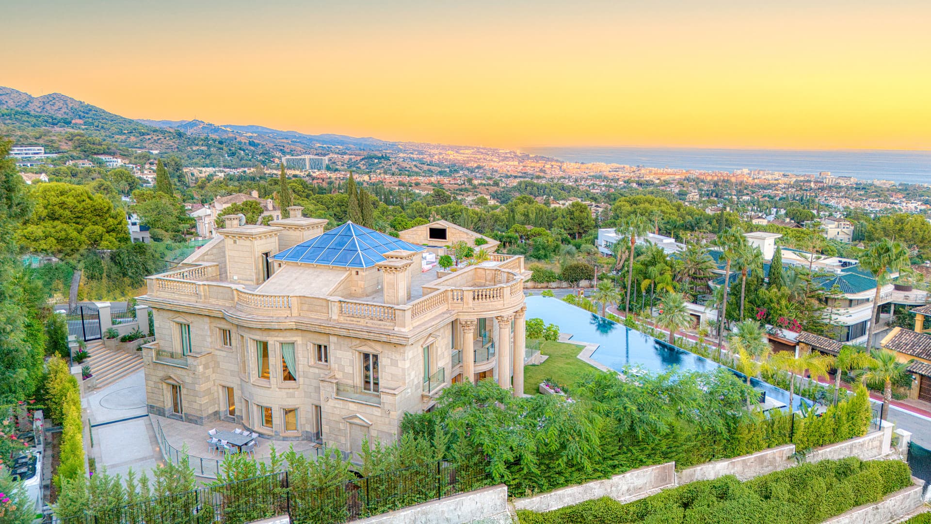 Opulent Seven-Bedroom Villa with Panoramic Sea Views in Sierra Blanca, Marbella Golden Mile — photo 1