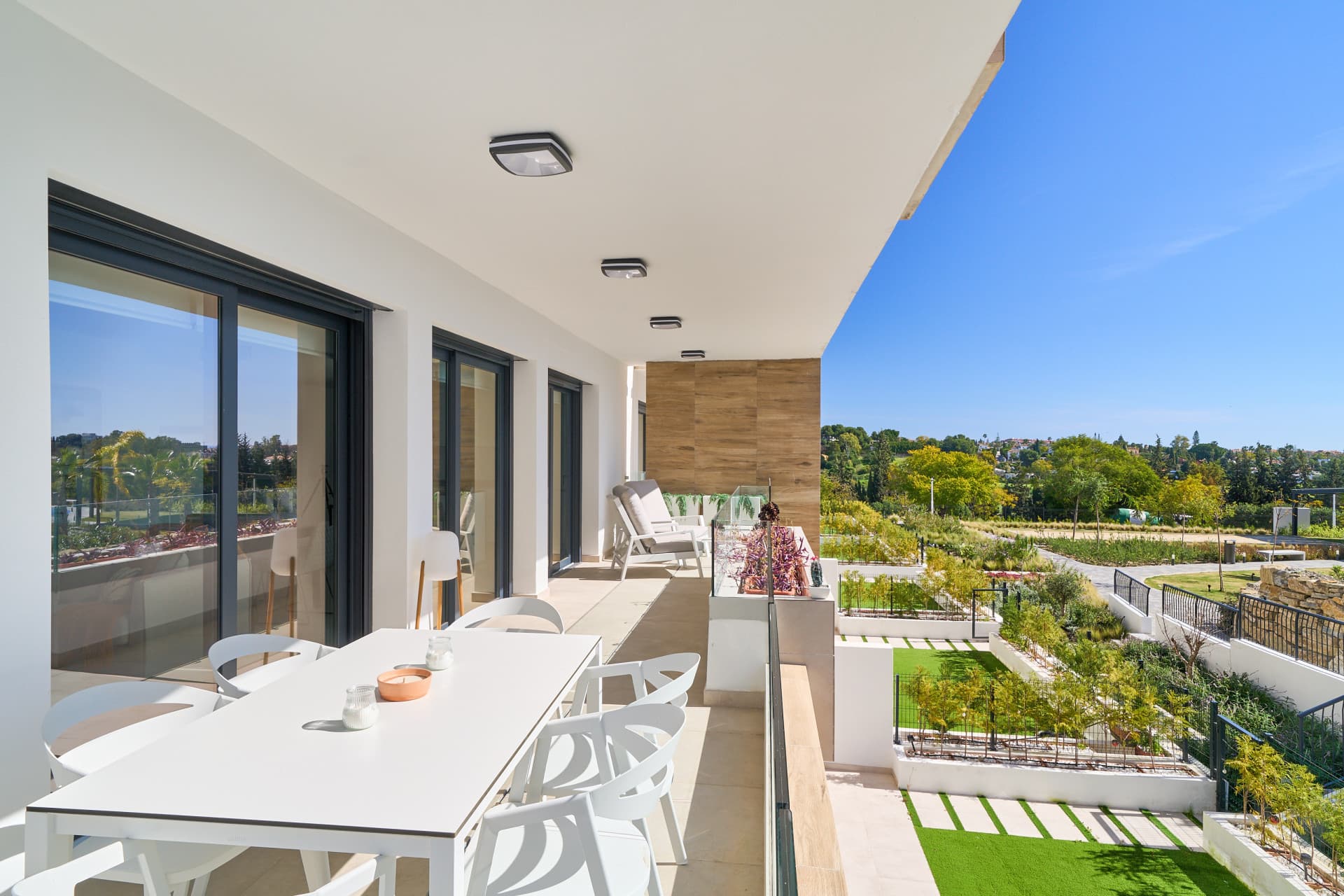Modern New Build Apartment in Atalaya, Estepona – Gated Community mit Premium-Amenities — photo 1