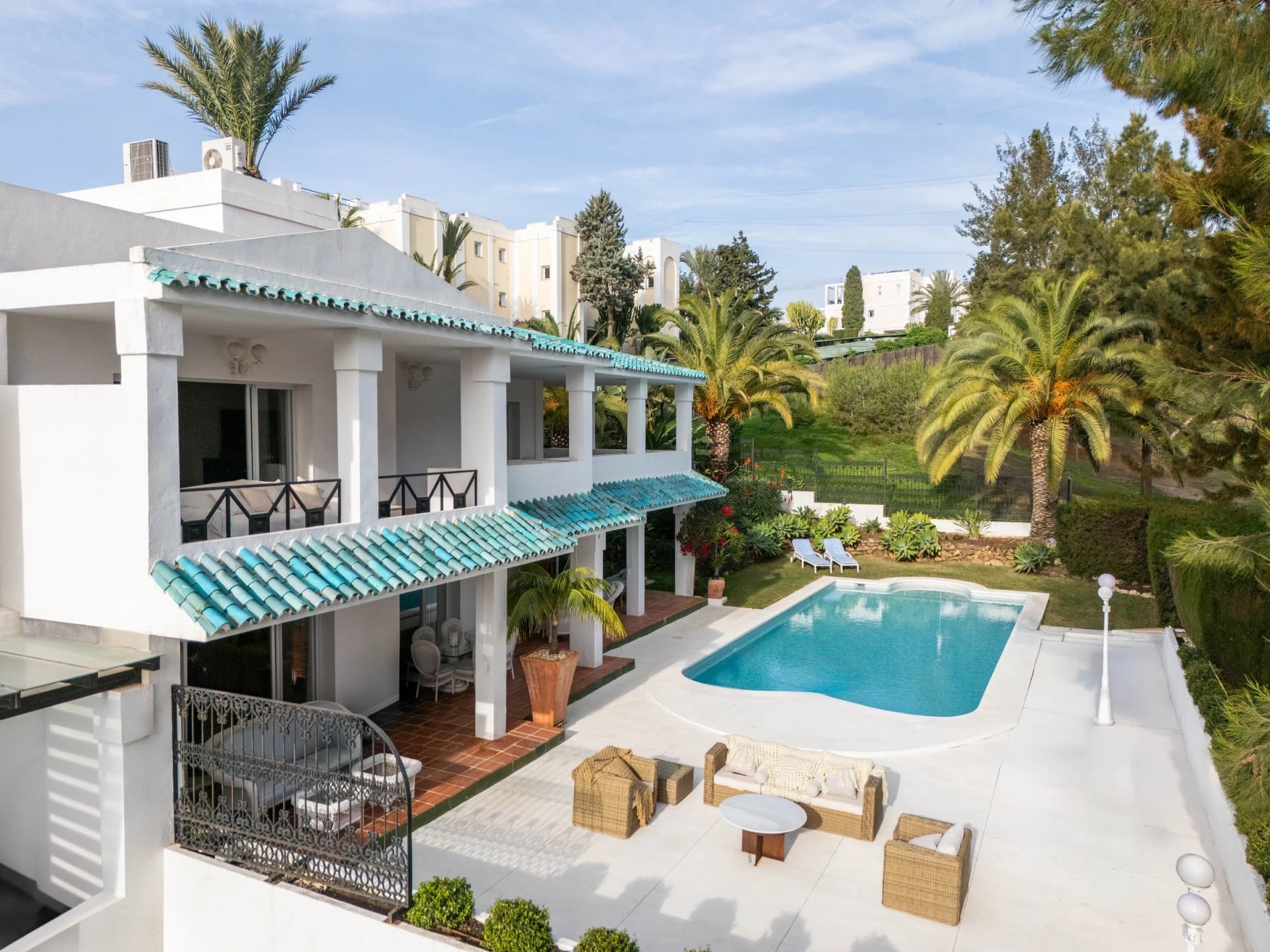 Luxe frontlijn Golf Semivrijstaand huis in Las Terrazas de la Quinta, Benahavis — photo 1