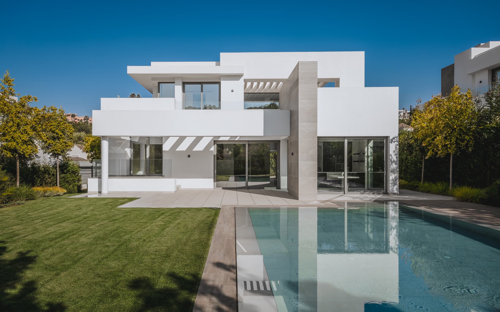 Moderne villa met vijf slaapkamers in El Paraiso, Estepona — photo 1