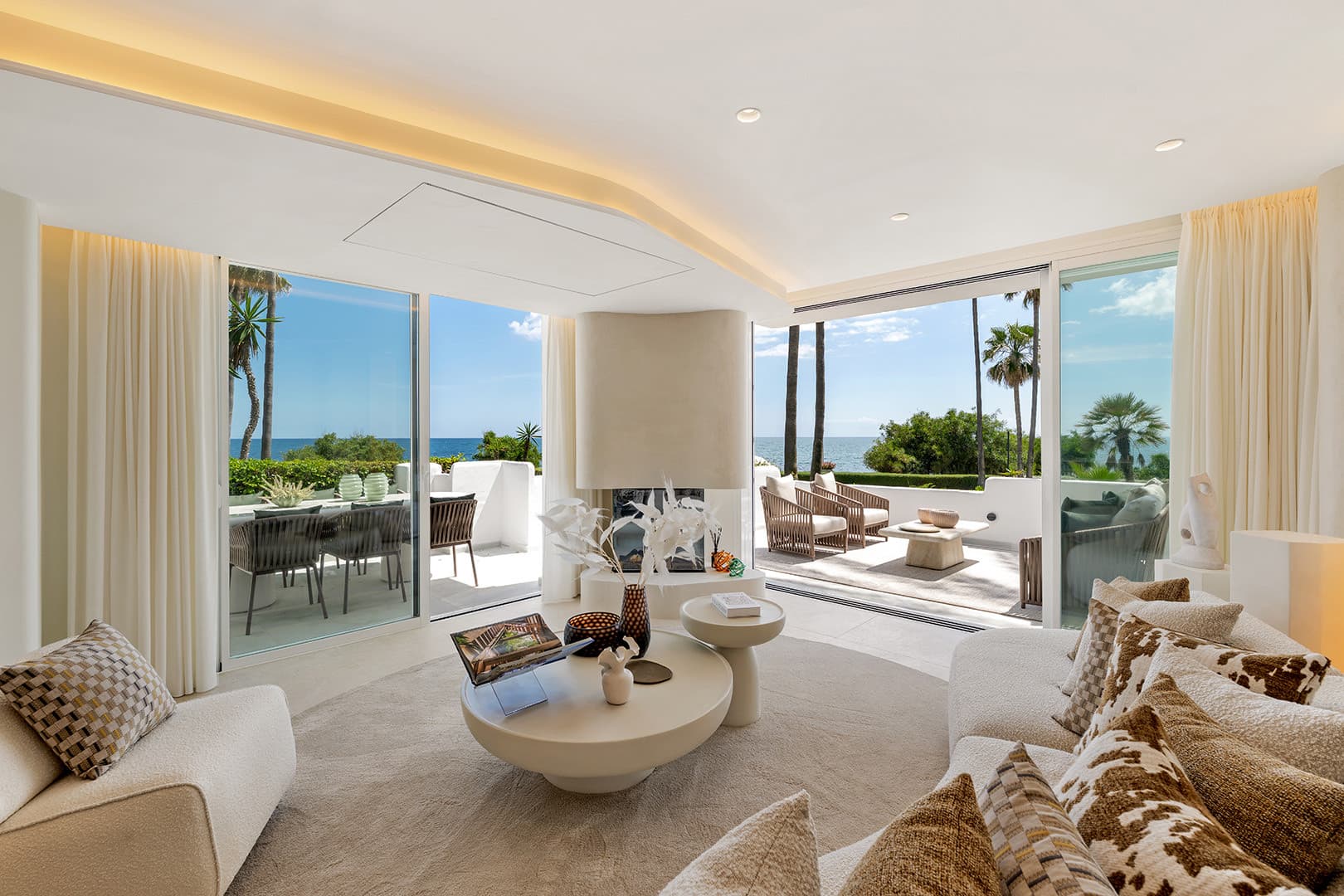 Luxury Renovated Ground Floor Apartment in Alcazaba Beach, Estepona East — photo 1