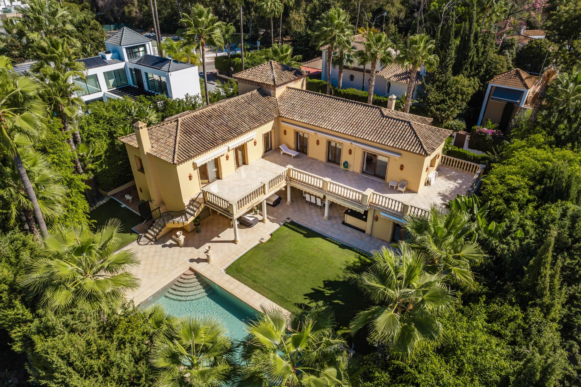Villa clásica elegante en Nueva Andalucía, Marbella – Luxury Living in Golf Valley — photo 1