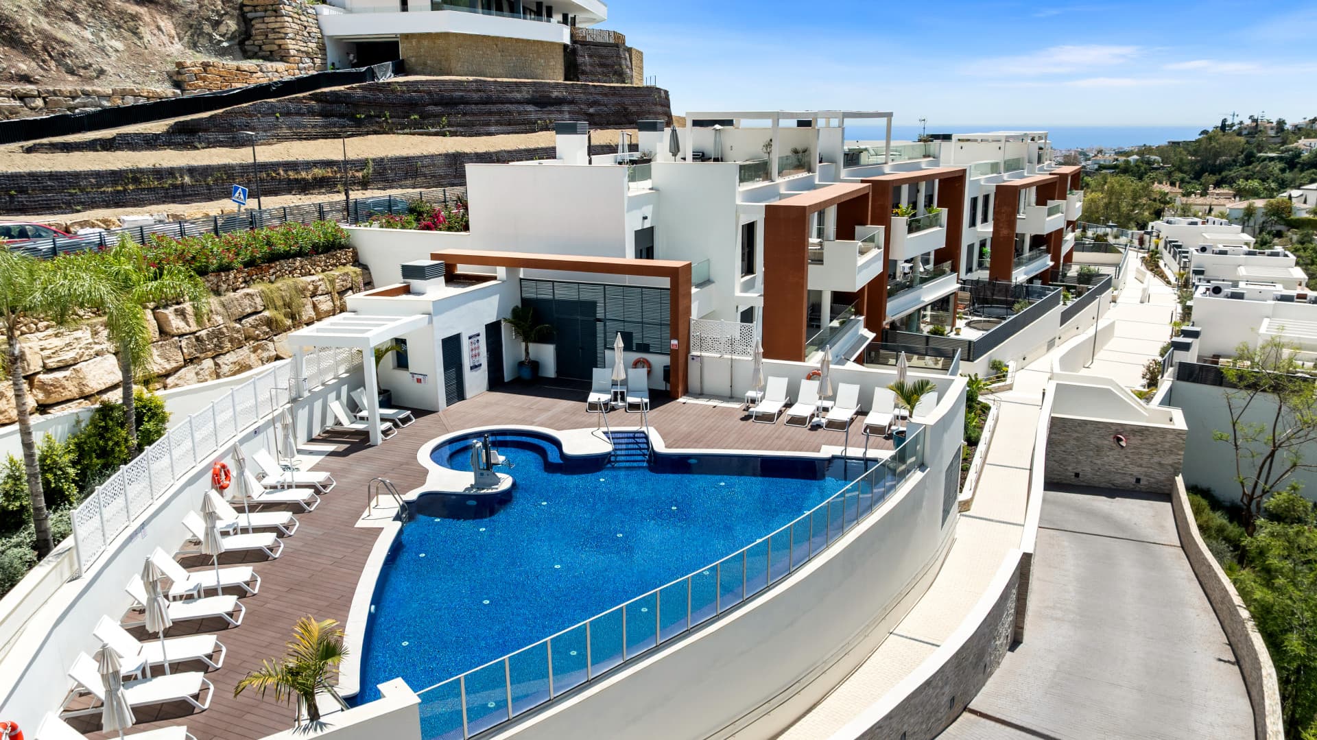 Contemporary Penthouse mit Panoramablick auf das Meer in Alborada Häuser, Benahavis — photo 1