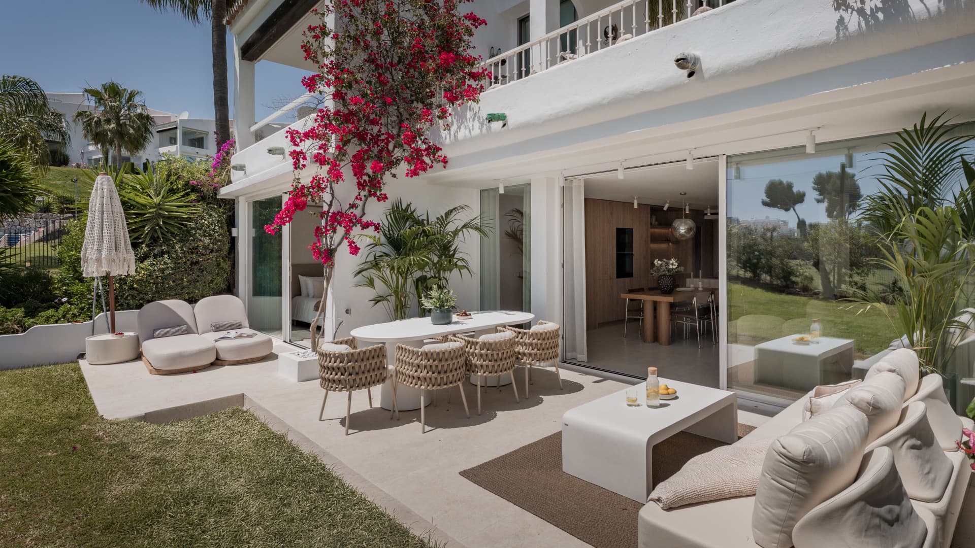Elegantes Apartment mit vier Schlafzimmern und Gartenblick in Nueva Andalucía — photo 1