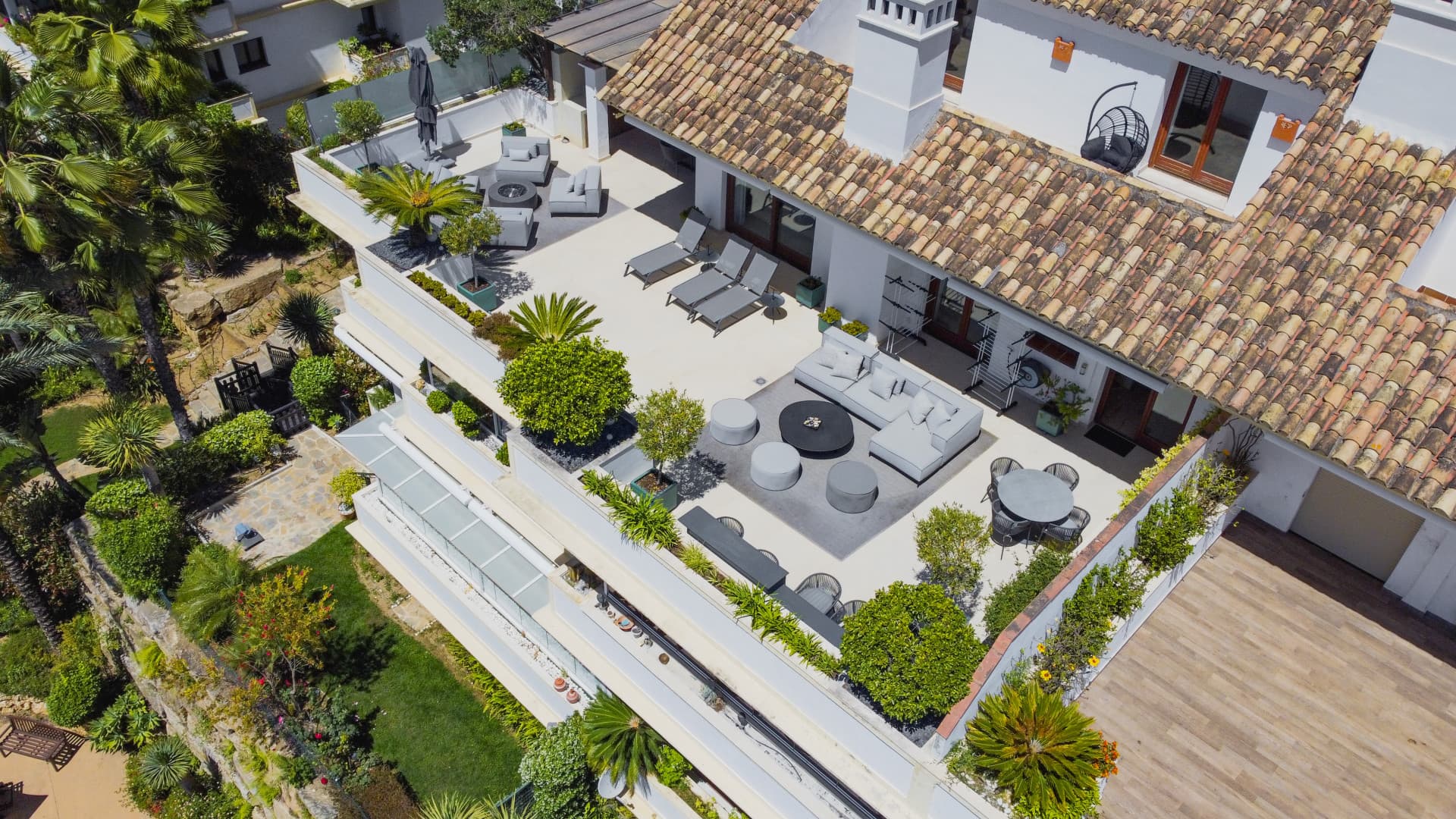 Exklusives Duplex-Penthouse an der Goldenen Meile von Marbella mit Panoramablick auf das Meer und La Concha, großen Terrassen und Spitzenlage in der Nähe von Puente Romano — photo 1