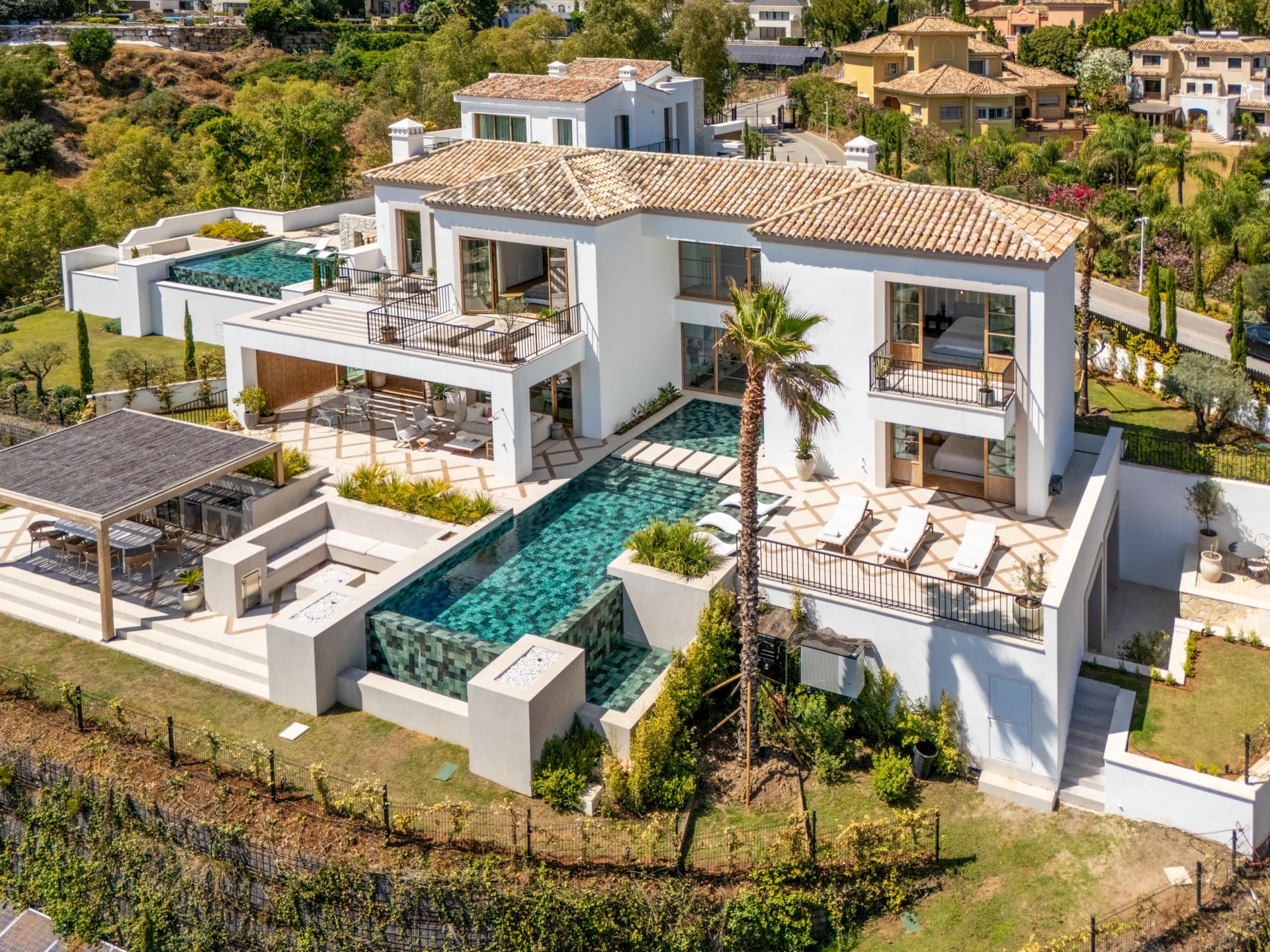 Excepcional Villa de lujo de 5 dormitorios con vistas panorámicas al Mediterráneo en las colinas, Benahavis — photo 1
