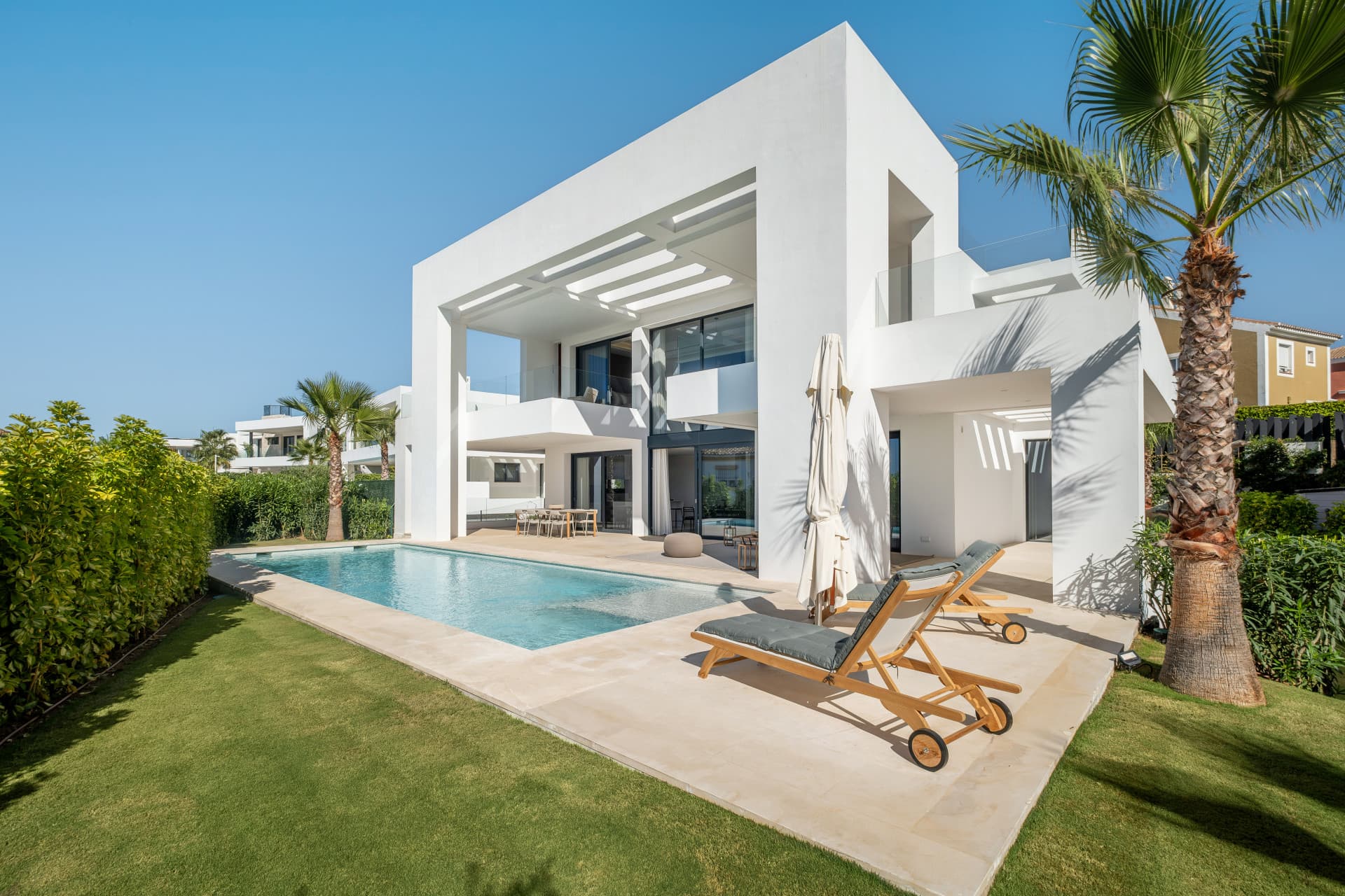Exquisita Villa de 6 dormitorios en El Paraíso, Estepona – Luxury Living en la Costa del Sol — photo 1