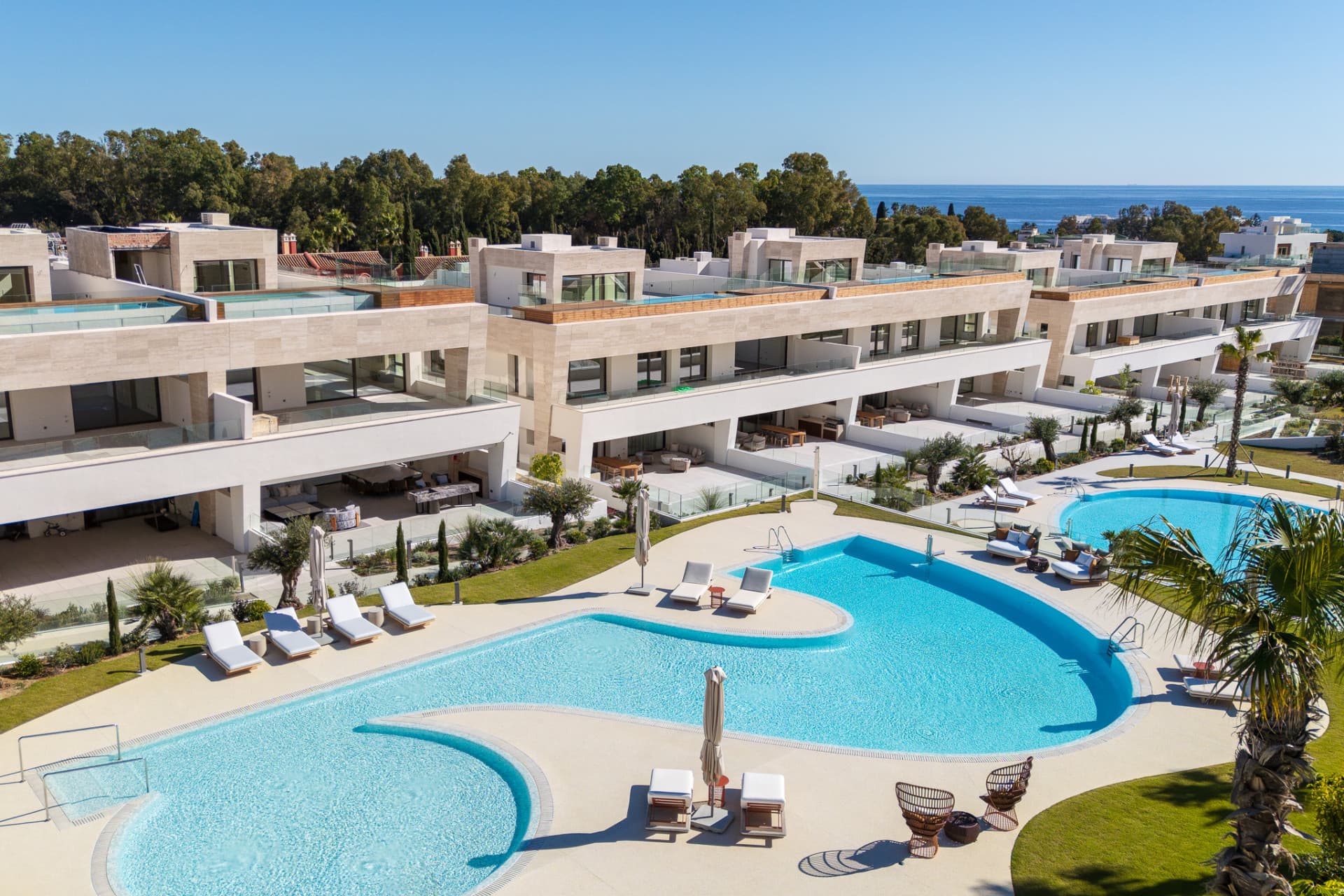 Exquisito Duplex en planta baja de cuatro dormitorios en Epic Marbella, Milla de Oro — photo 1