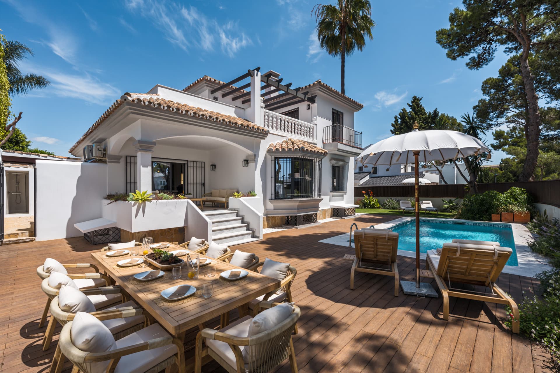 Exquisito Villa recientemente renovada de 6 dormitorios en Altos del Rodeo, Nueva Andalucia — photo 1