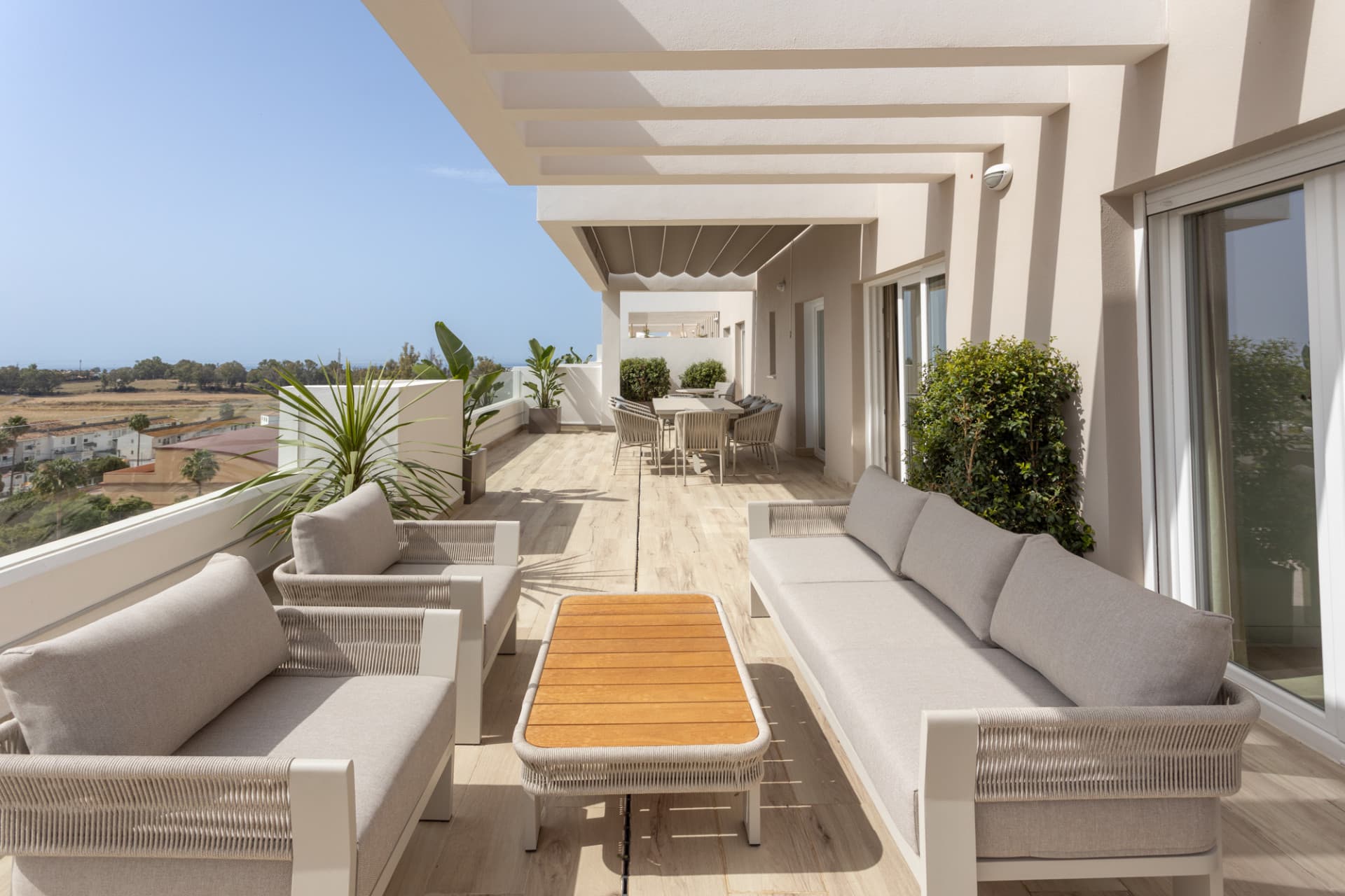 Luxuriöses Vier-Zimmer-Ecke Penthouse in Nueva Andalucia, Marbella — photo 1