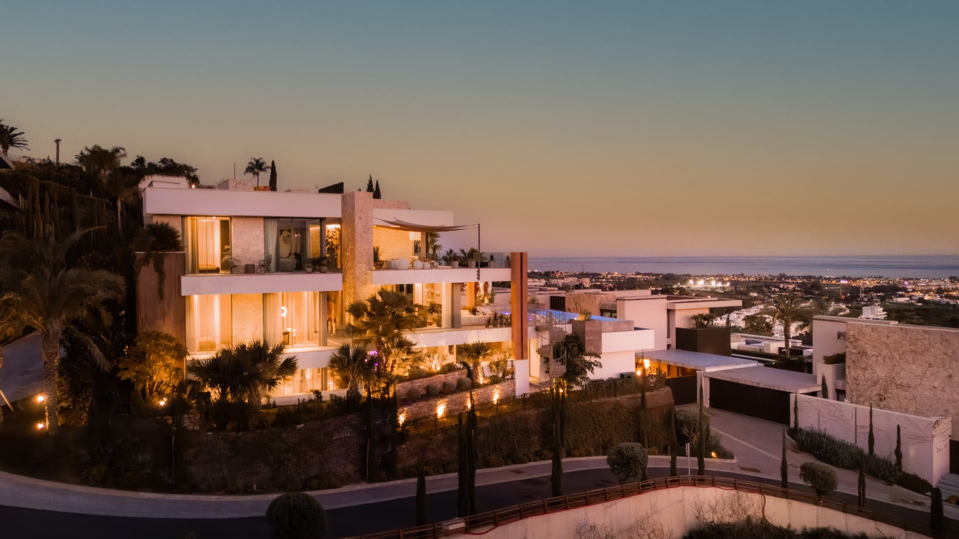Exquisite Villa mit 6 Schlafzimmern mit atemberaubendem Panoramablick in Benahavis — photo 1
