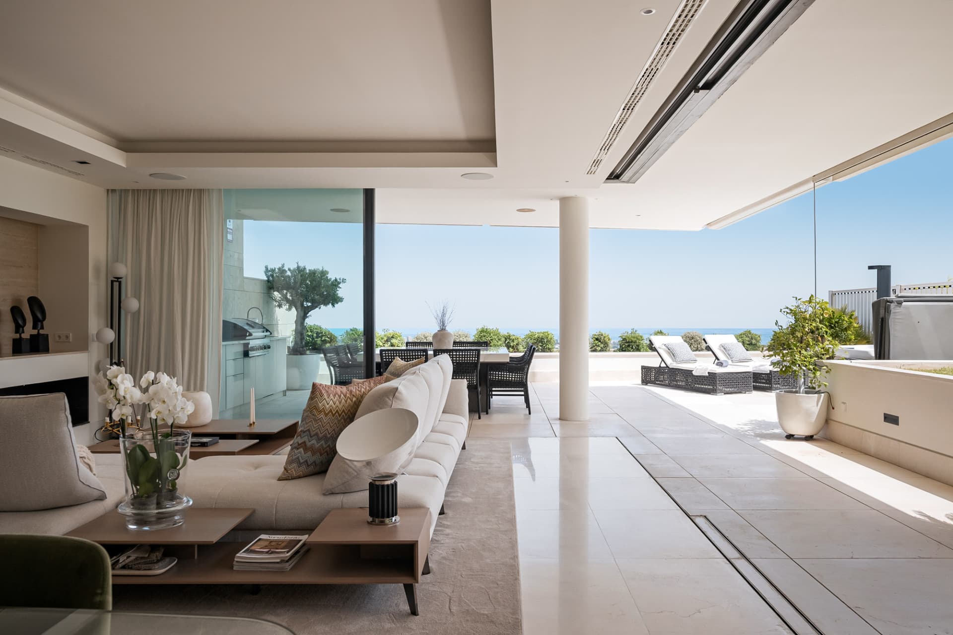 Exquisito Apartamento Planta Baja con Vistas al Mar en La Quinta, Benahavis — photo 1