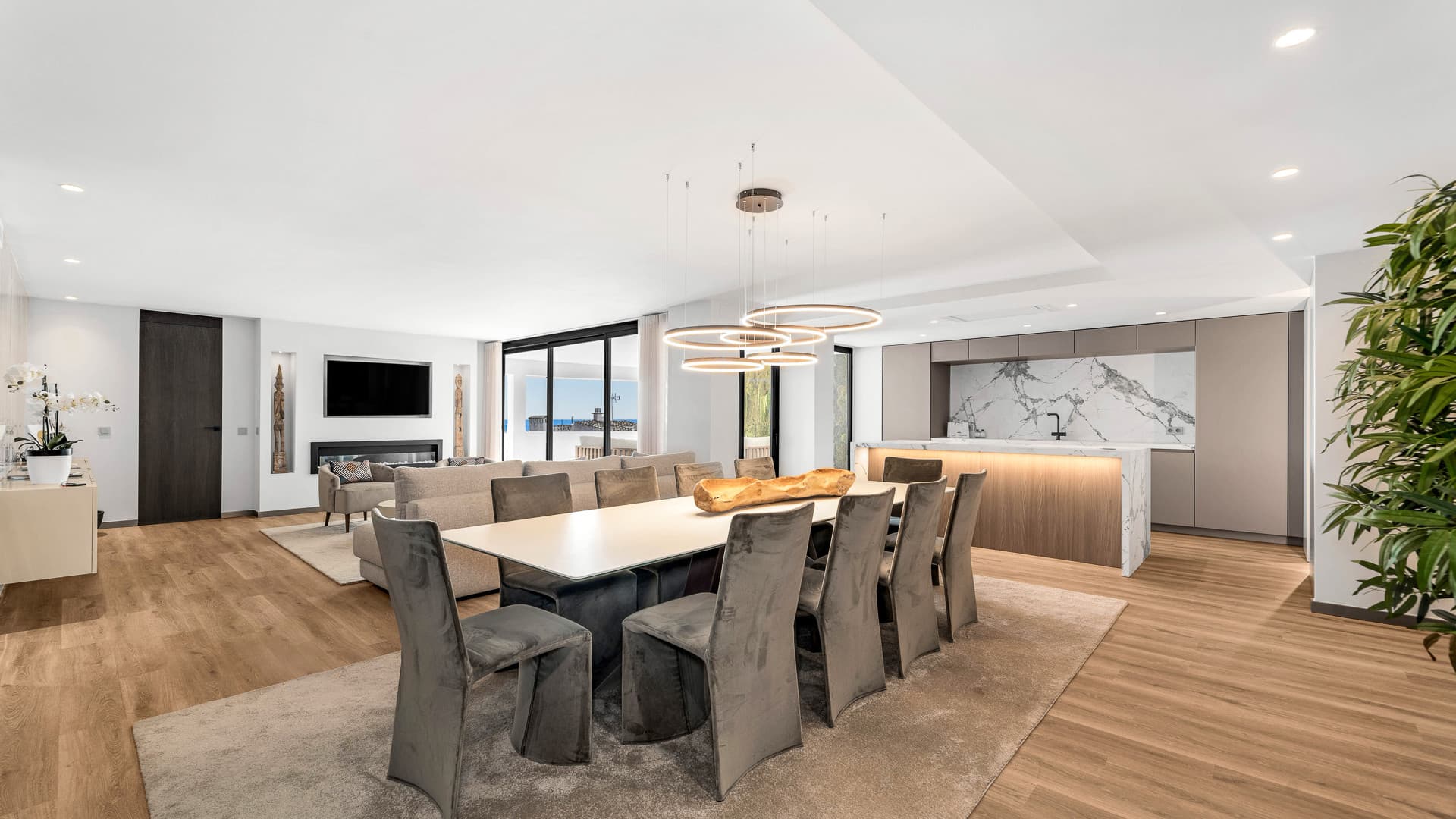 Luxuriöses Apartment mit 5 Schlafzimmern am Strand in Puerto Banus, Marbella — photo 1