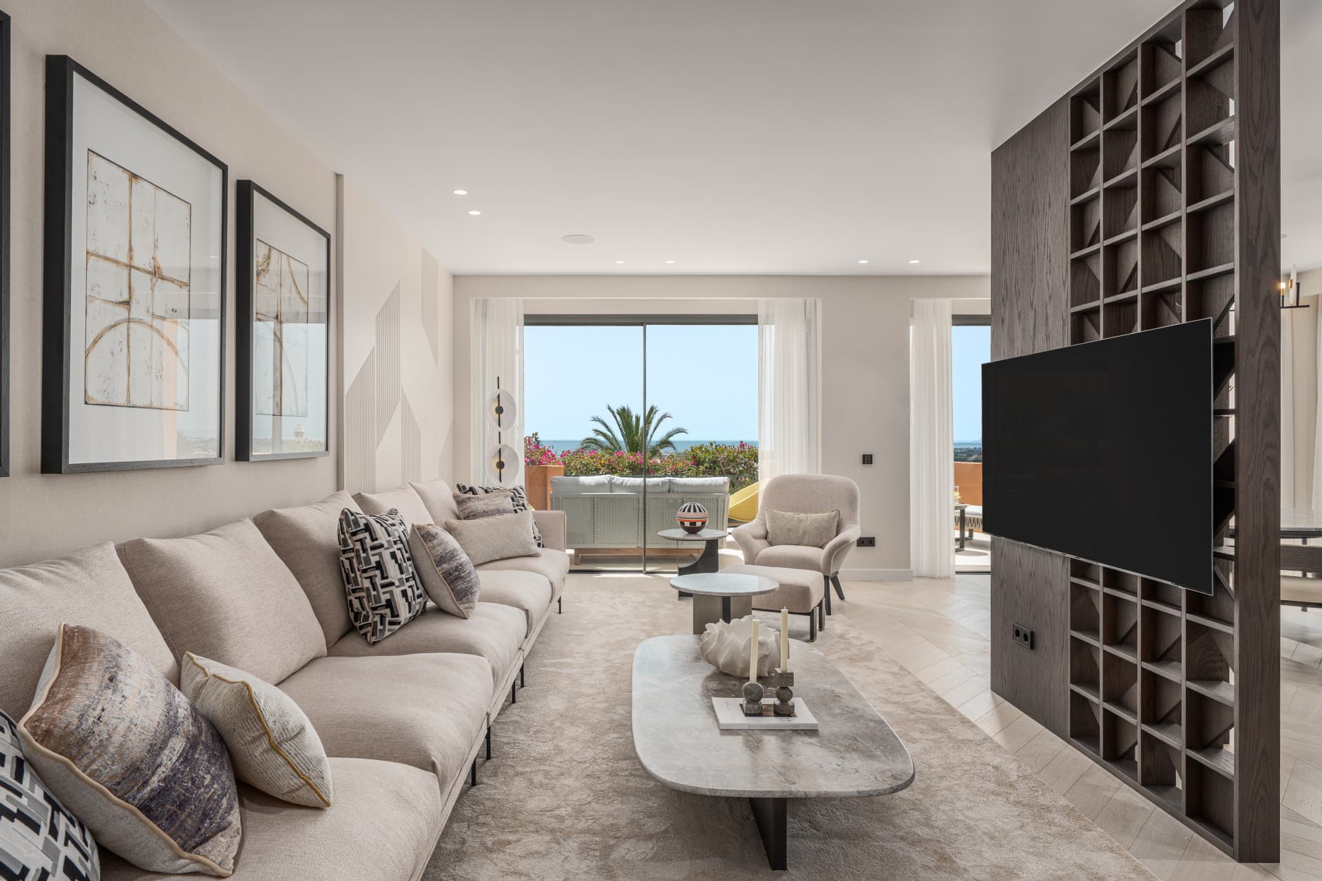 Lujoso Apartamento de cuatro dormitorios con vistas panorámicas en Les Belvederes, Marbella — photo 1