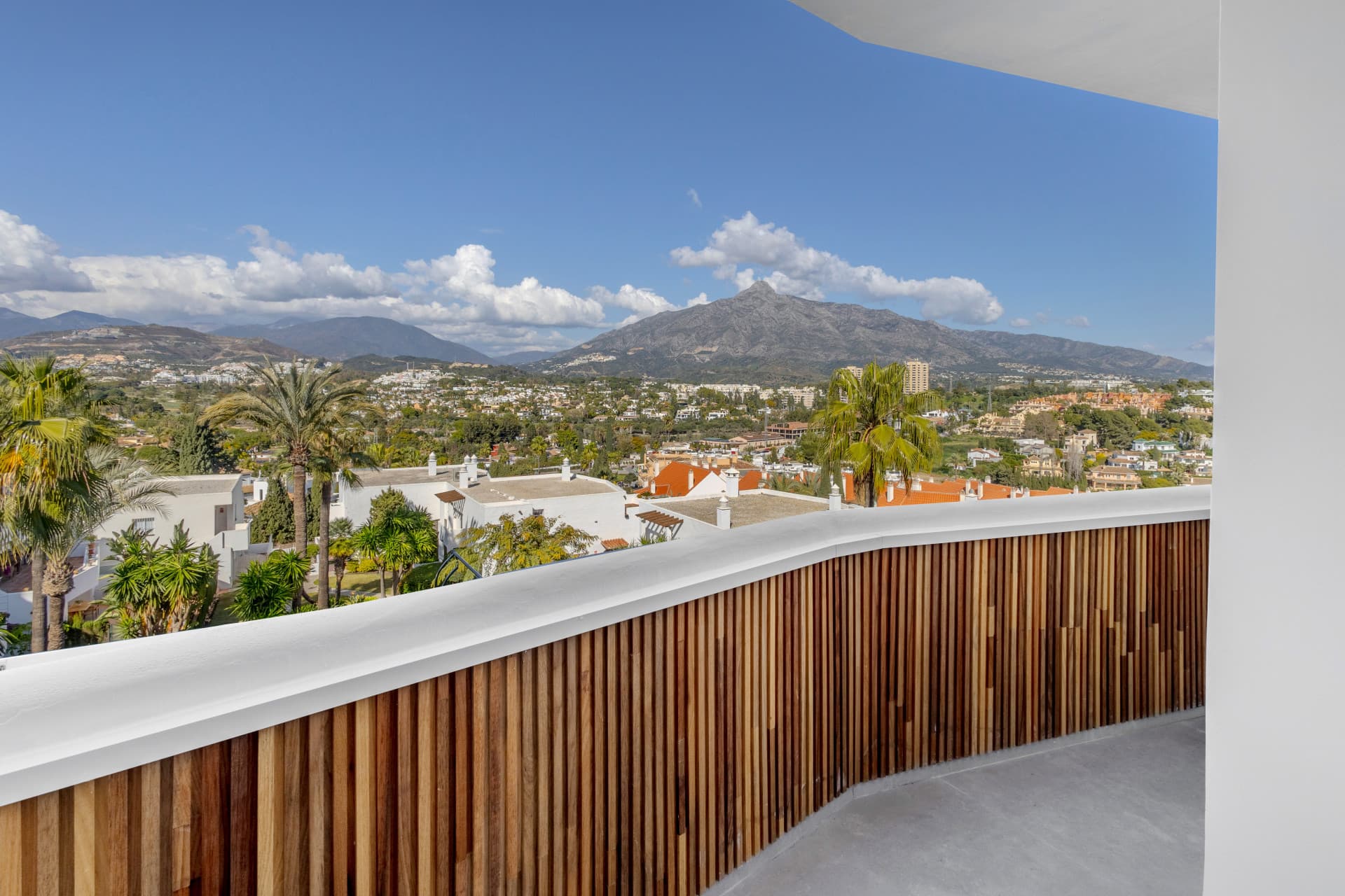 Apartamento reformado de lujo en primer lugar con vistas panorámicas — photo 1