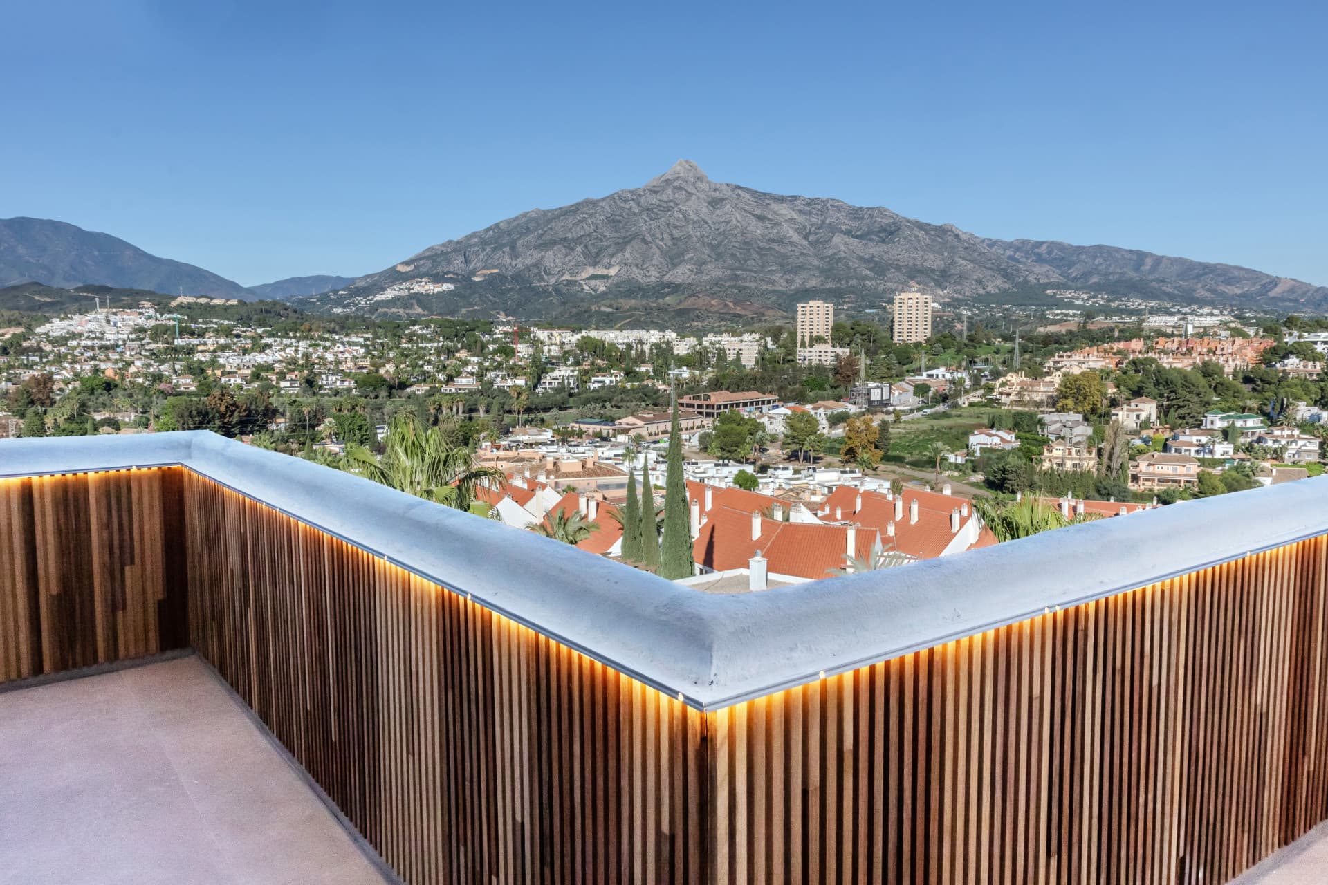 Apartamento recientemente renovado en Jardines de Andalucia, Marbella — photo 1