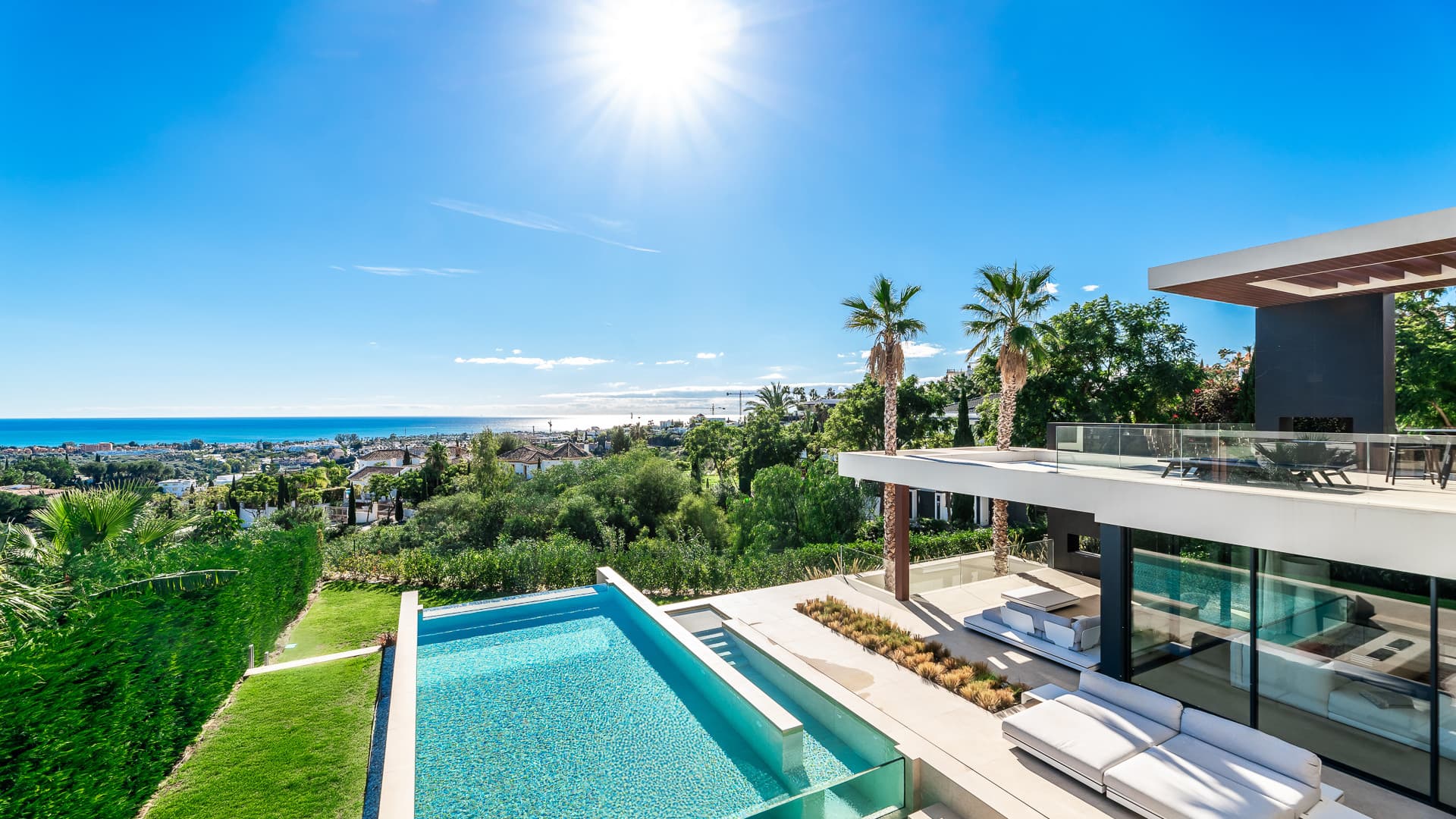 Villa de lujo contemporánea con vistas panorámicas al mar en Los Flamingos Golf, Benahavis — photo 1