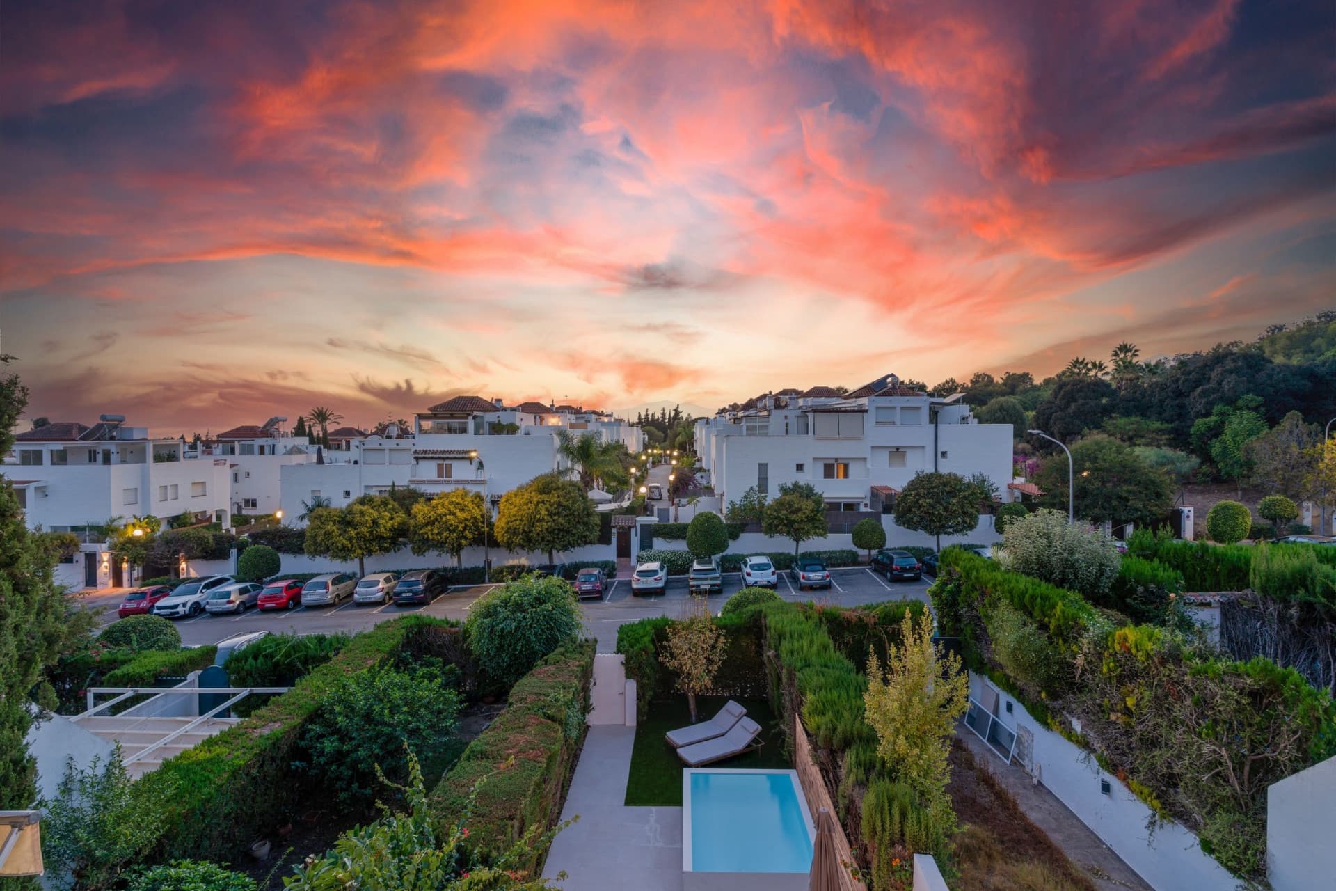 Moderna Casa Adosada con Piscina Privada en Nagüeles, Marbella Milla de Oro — photo 1