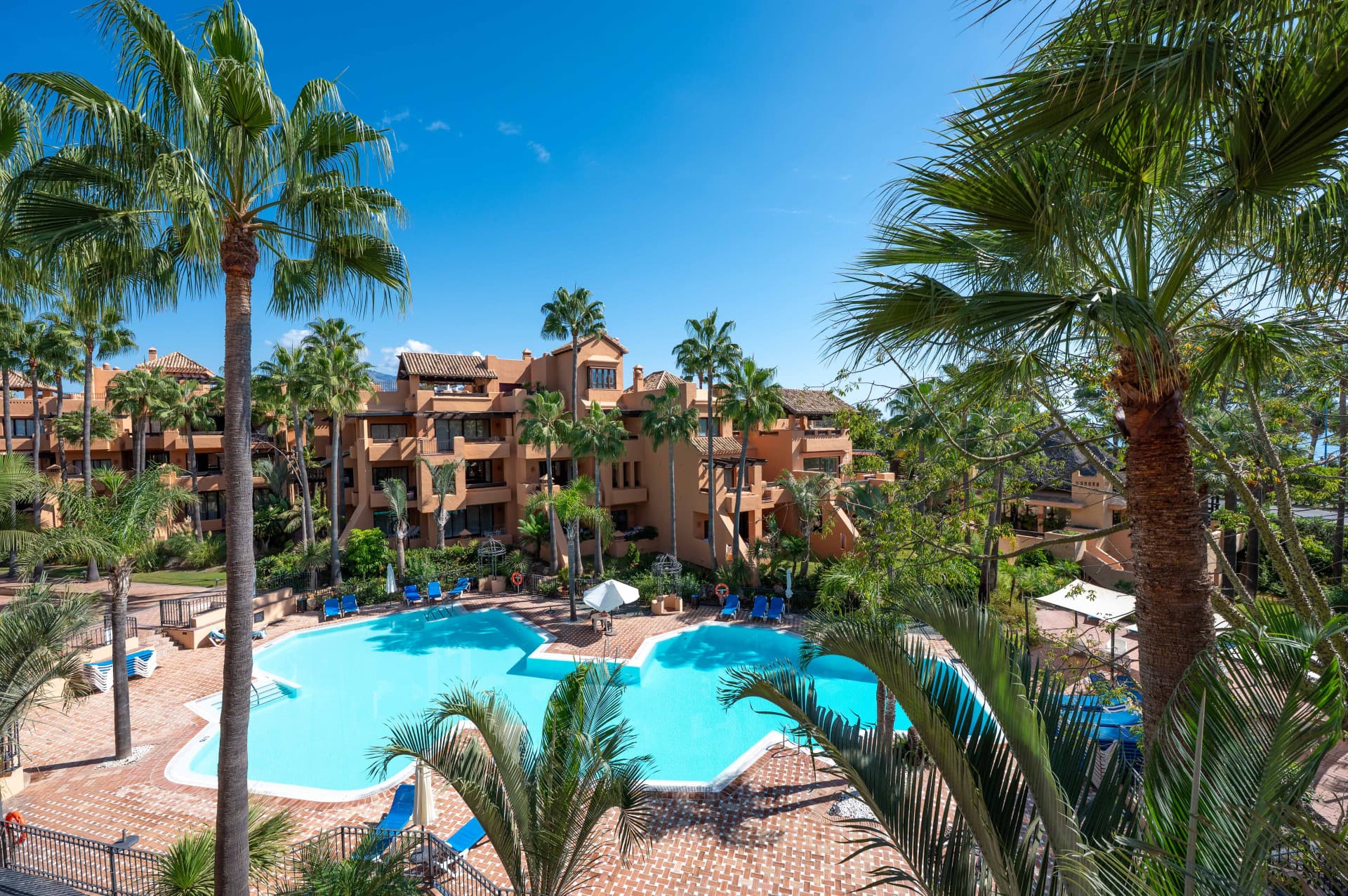 Luxuriöses Penthouse mit 3 Schlafzimmern mit Panoramablick auf das Meer in Bahia Alcantara, San Pedro de Alcantara — photo 1