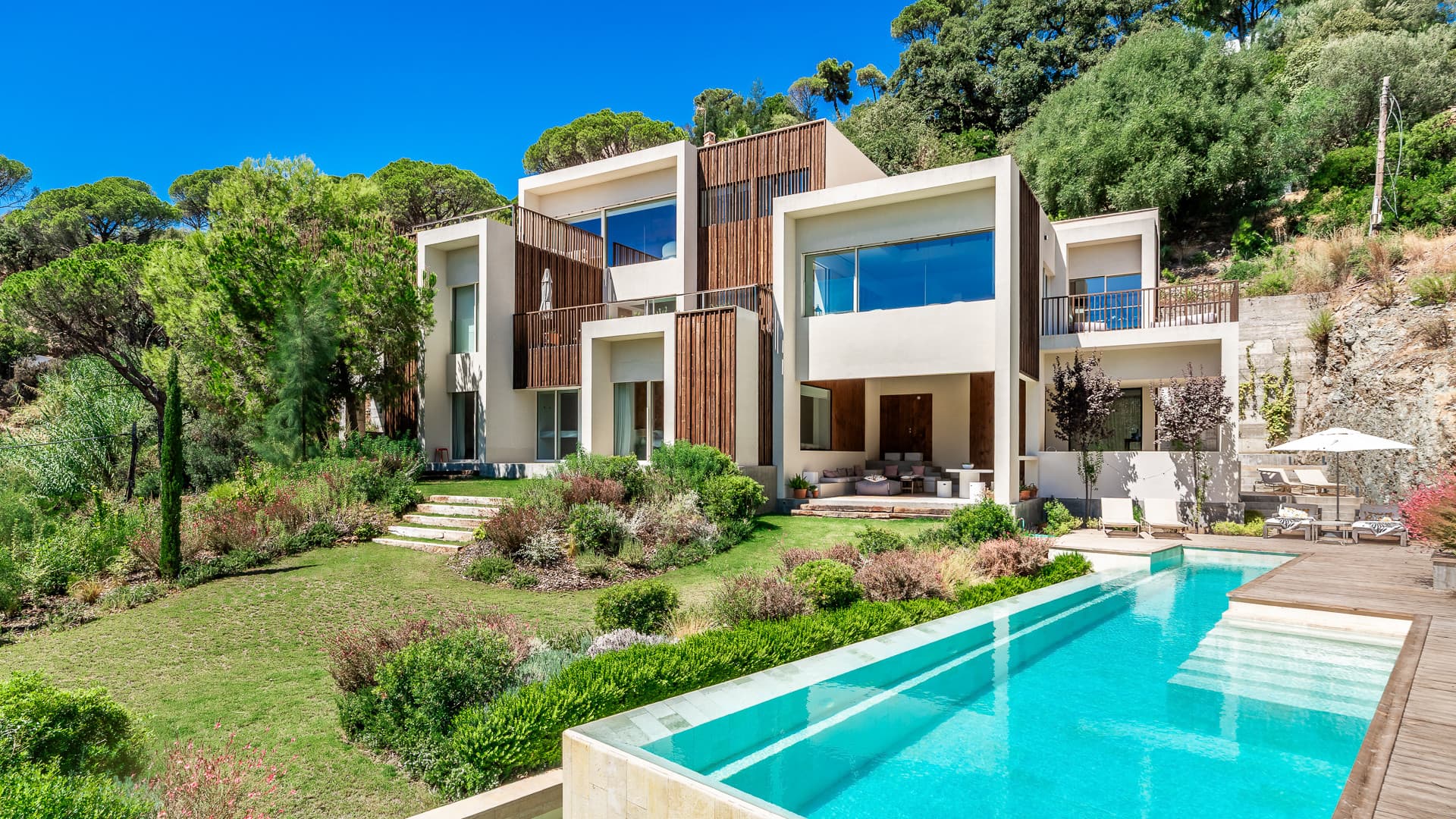 Milieuvriendelijke villa in El Madroñal, Benahavis — photo 1