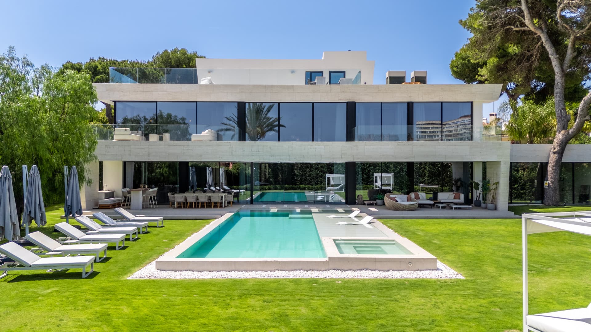 Villa de lujo en Los Monteros Playa, Marbella Este — photo 1