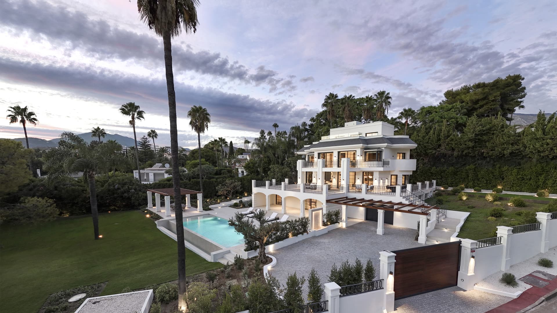 Exquisite Villa mit 6 Schlafzimmern in Parcelas del Golf, Marbella — photo 1