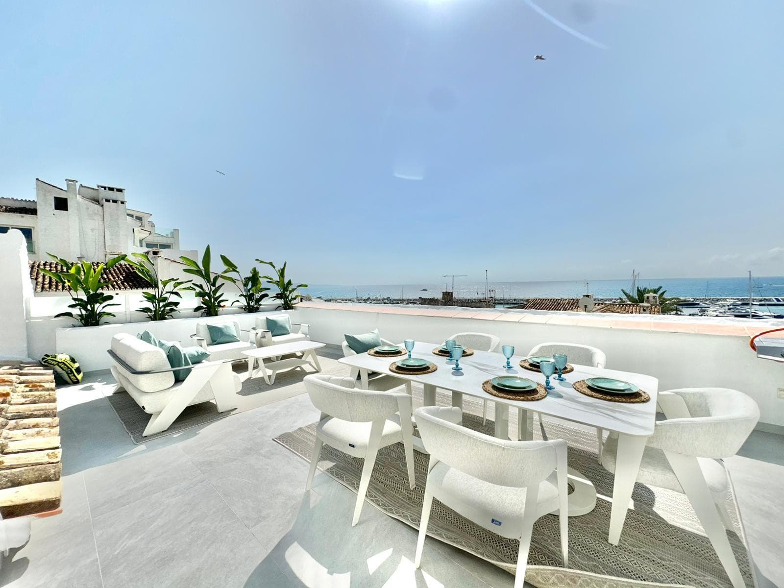 Impresionante Apartamento con Vistas al Mar Panorámicas en Puerto Banús, Marbella — photo 1