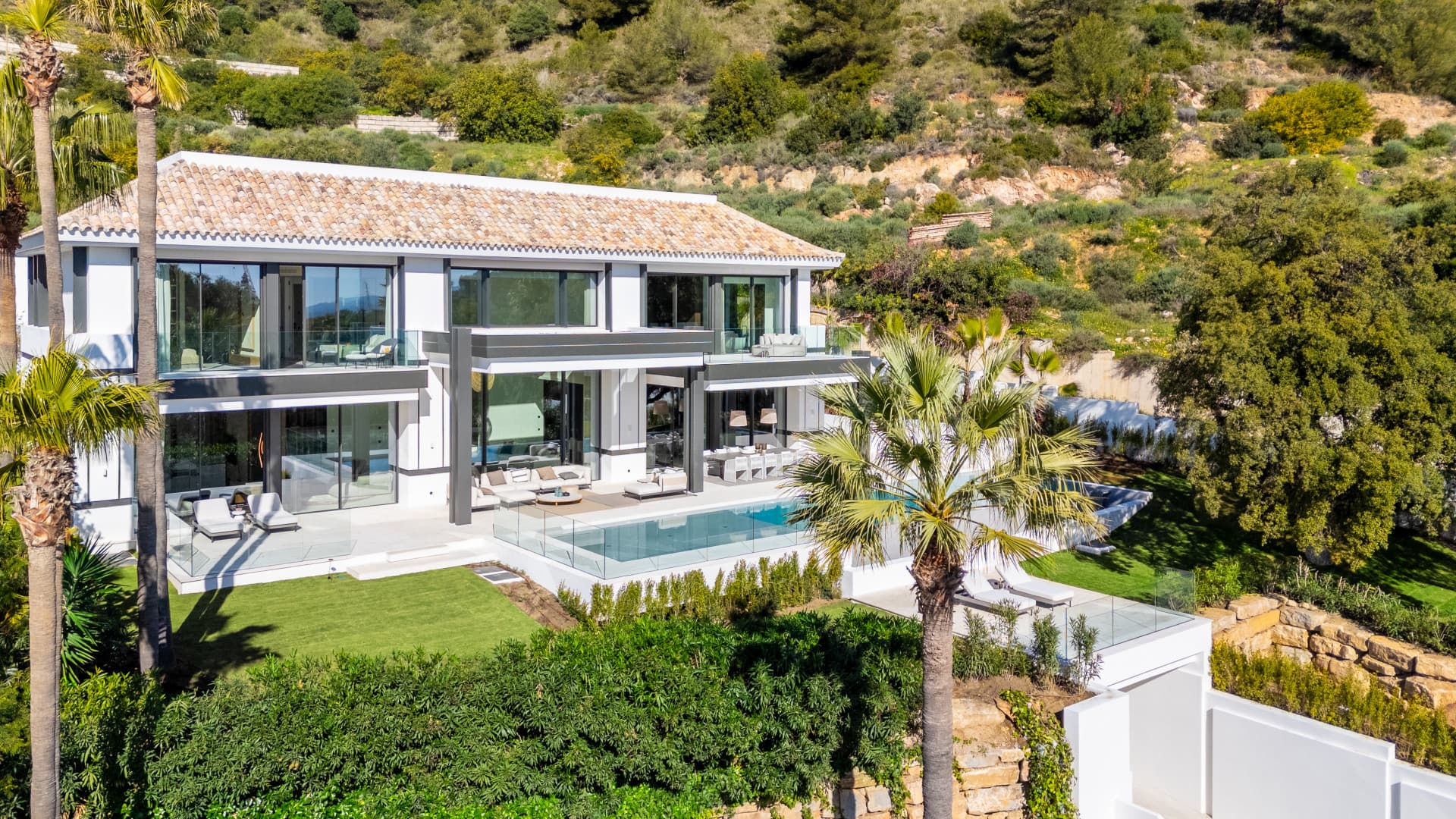 Luxe moderne villa in Cascada de Camojan, Marbella Golden Mile — photo 1