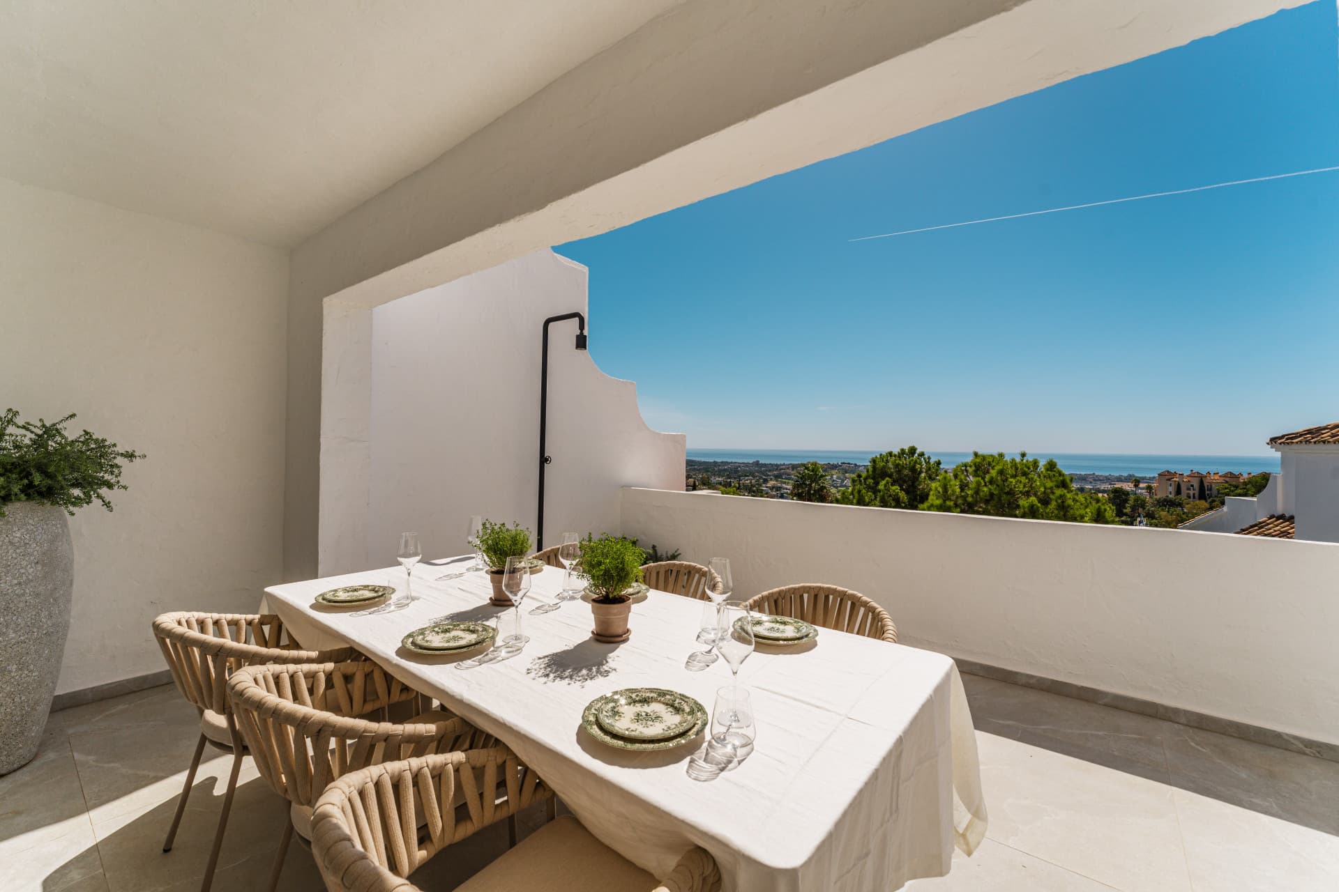 Luxus Duplex in Las Colinas de Marbella mit Panoramablick auf das Mittelmeer — photo 1