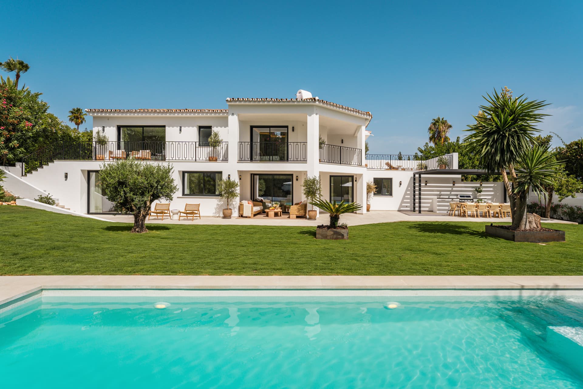 Villa de lujo renovada con vistas panorámicas en Rocio de Nagüeles, Marbella Milla de Oro — photo 1