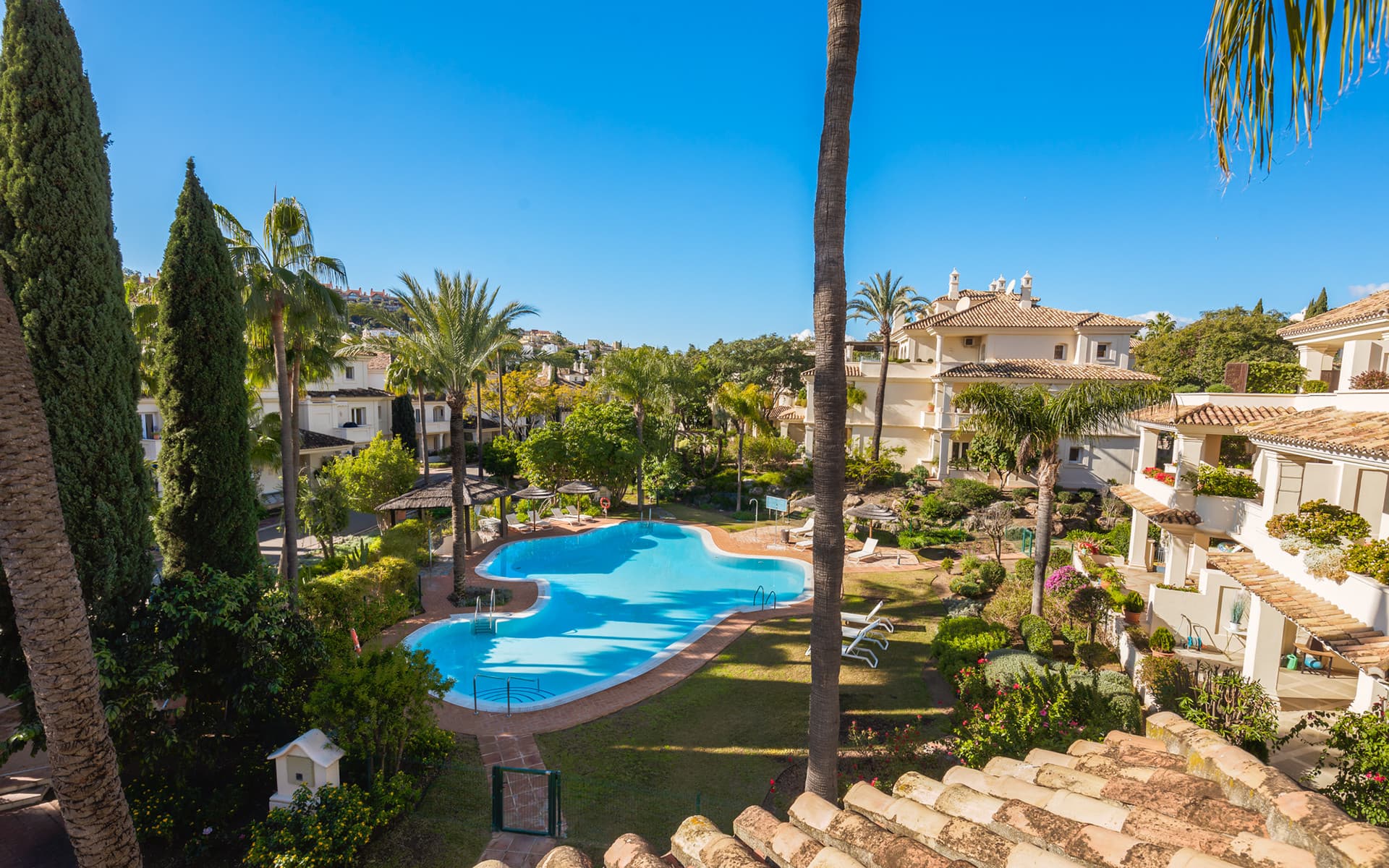 Außergewöhnliches südwestliches Duplex Penthouse in Las Alamandas, Nueva Andalucia — photo 1