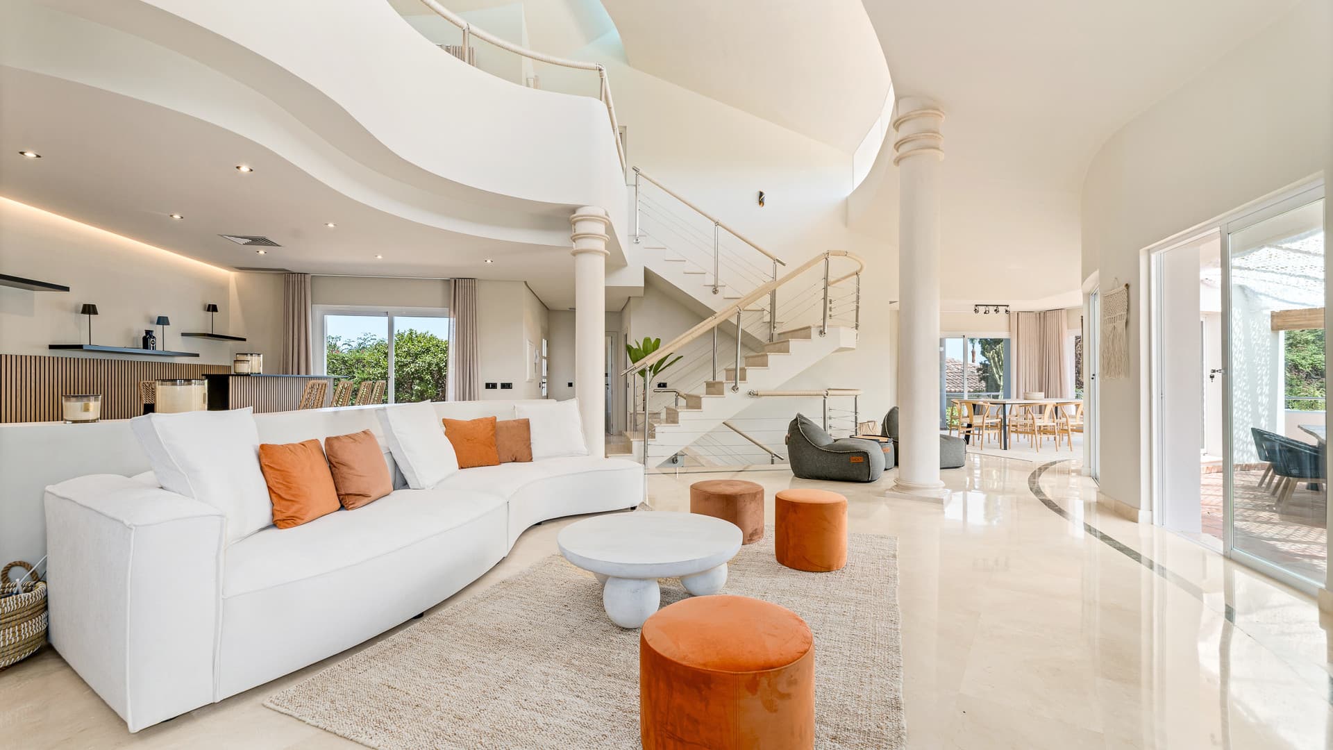 Chic en stijlvolle villa in Los Flamingos Golf, Benahavis — photo 1